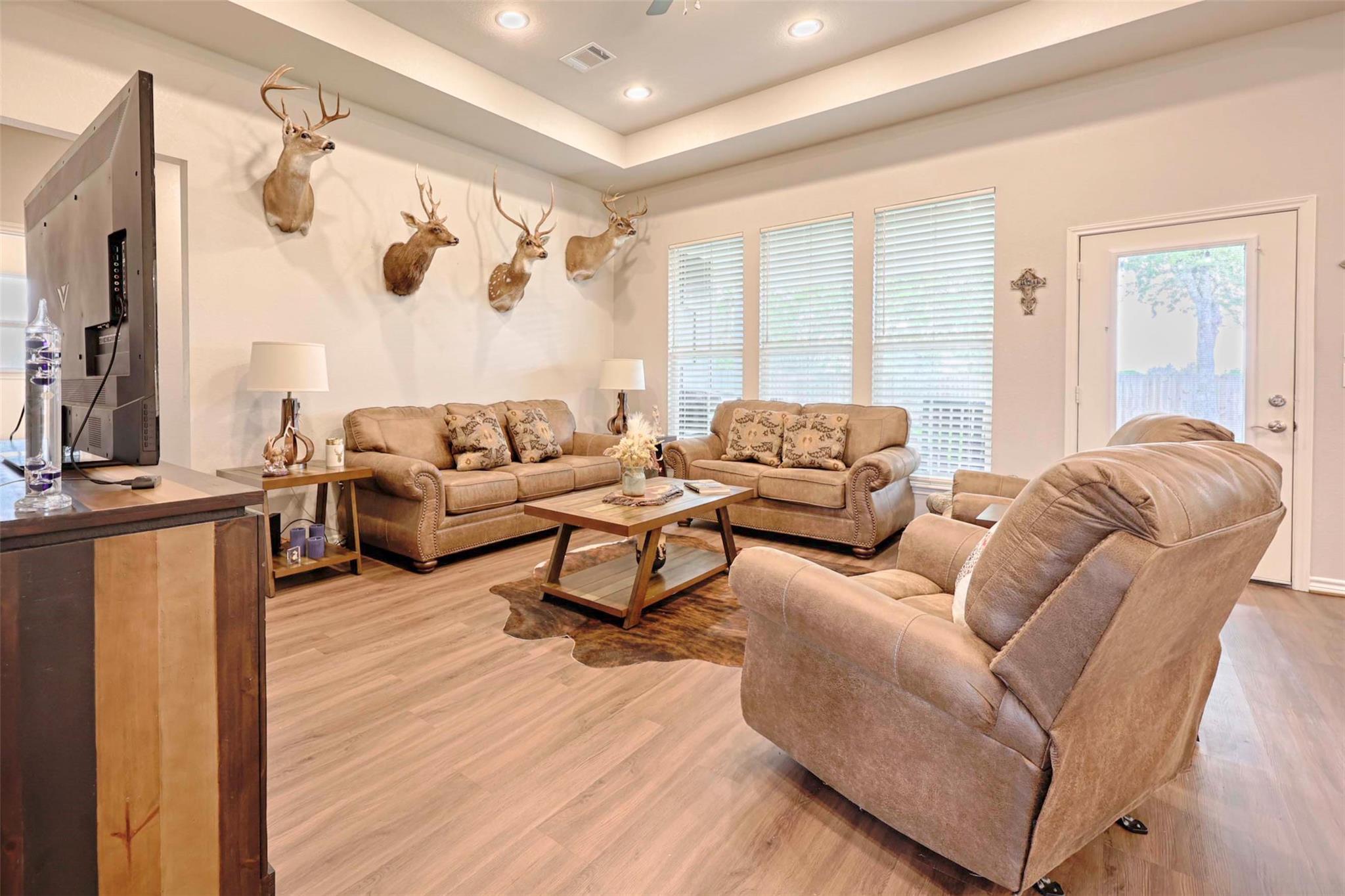 206 E Hinton Rd, Weimar, TX 78962