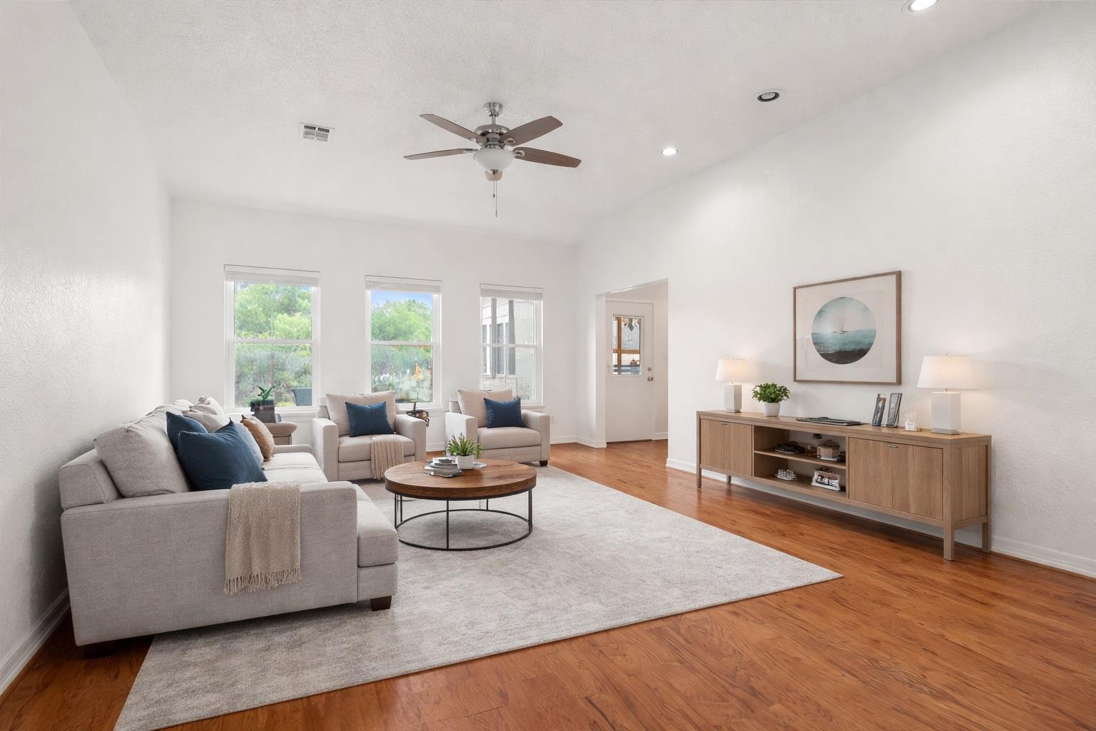 128 W PERSIMMON Dr, Granite Shoals, TX 78654