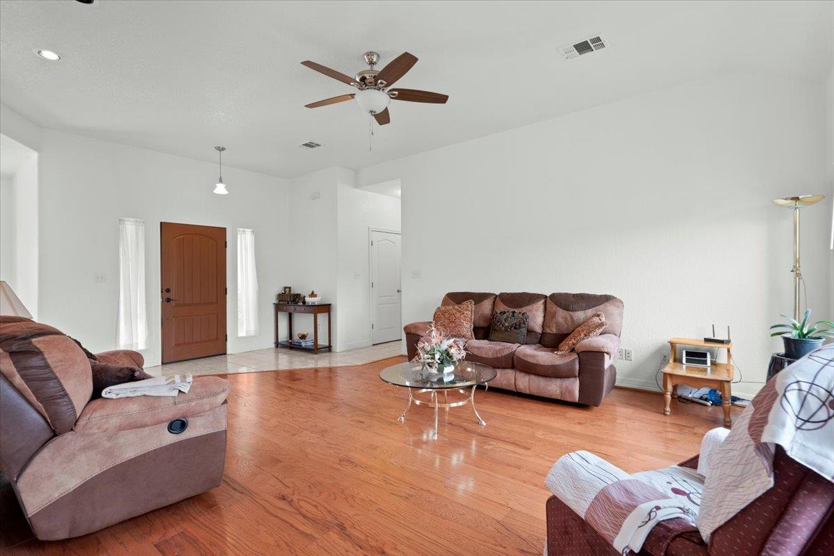 128 W Persimmon Dr, Marble Falls, TX 78654