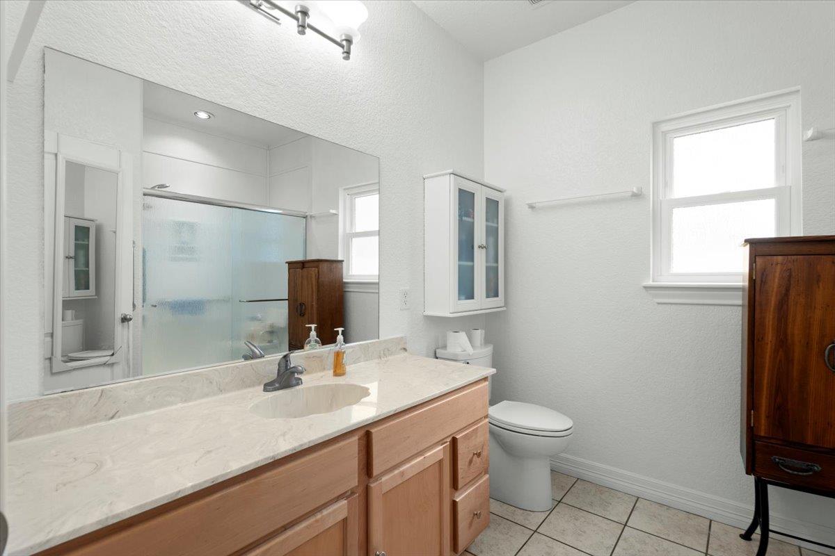 128 W Persimmon Dr, Marble Falls, TX 78654