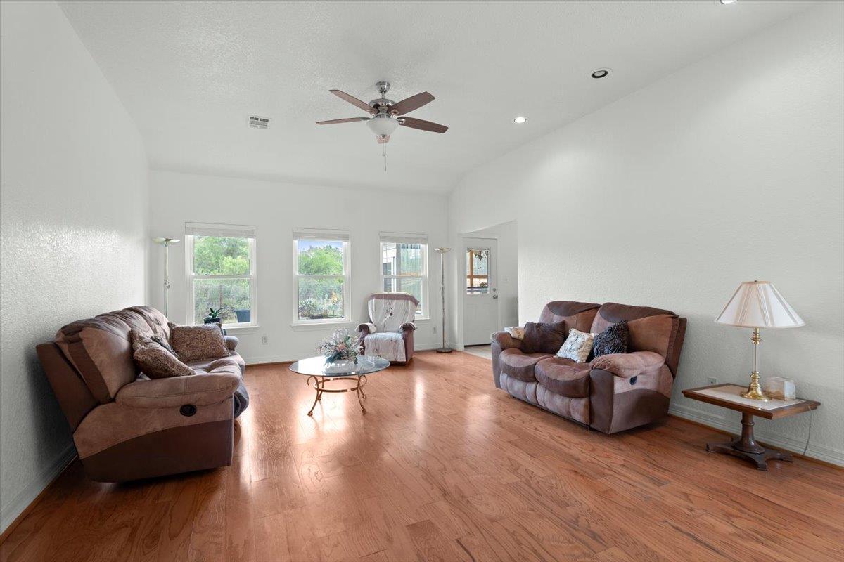 128 W Persimmon Dr, Marble Falls, TX 78654