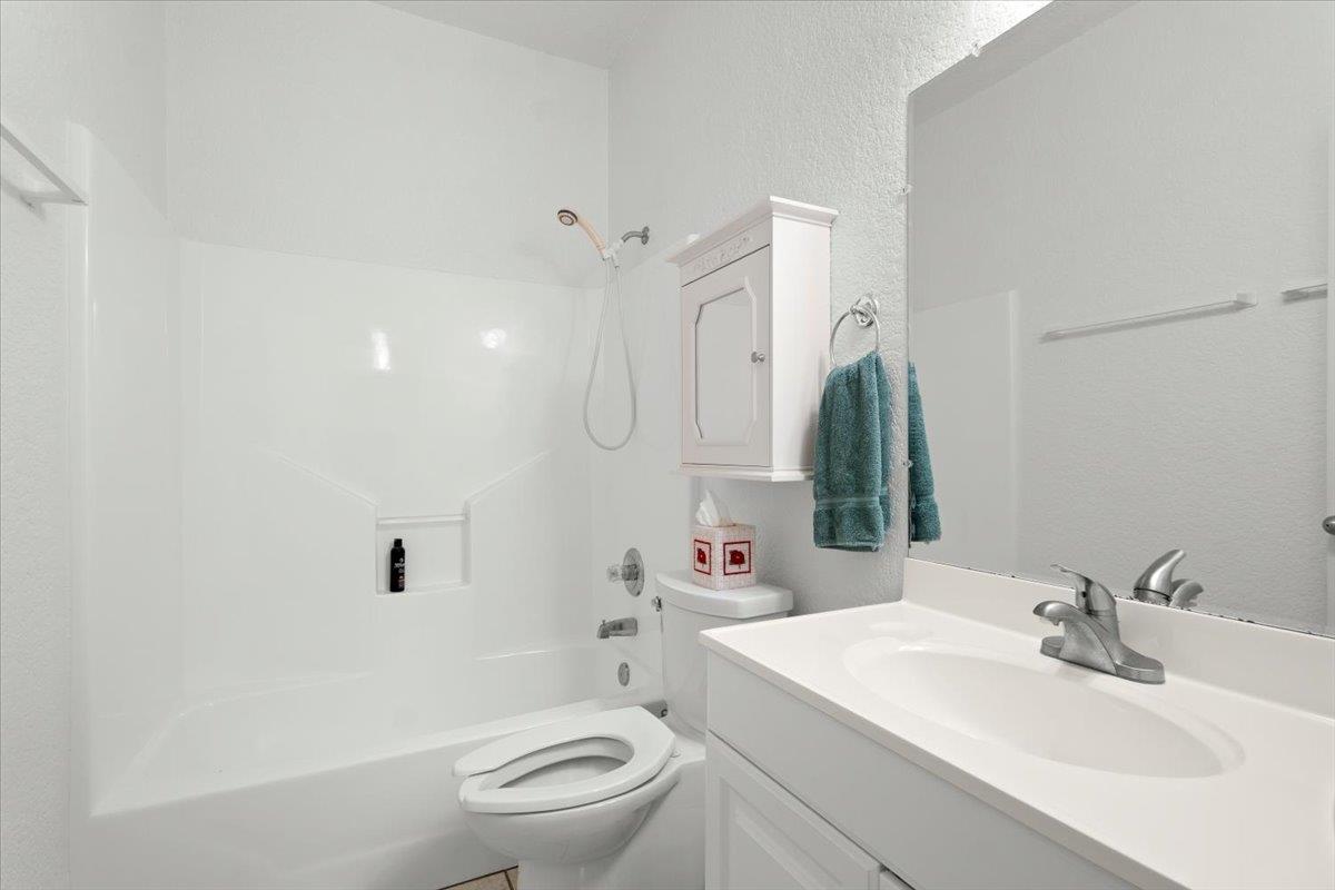 128 W Persimmon Dr, Marble Falls, TX 78654