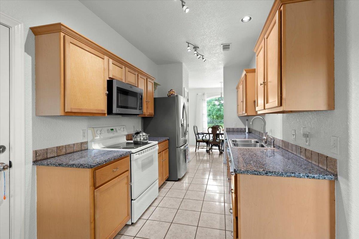 128 W Persimmon Dr, Marble Falls, TX 78654