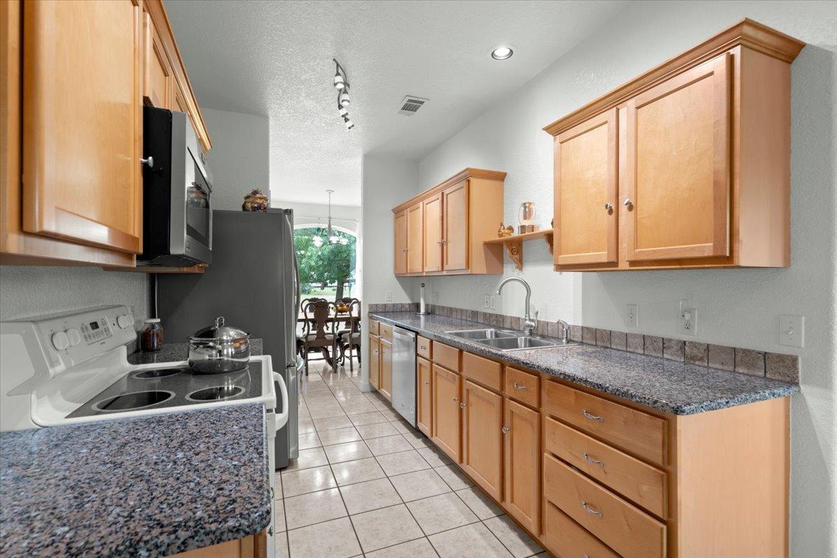 128 W Persimmon Dr, Marble Falls, TX 78654