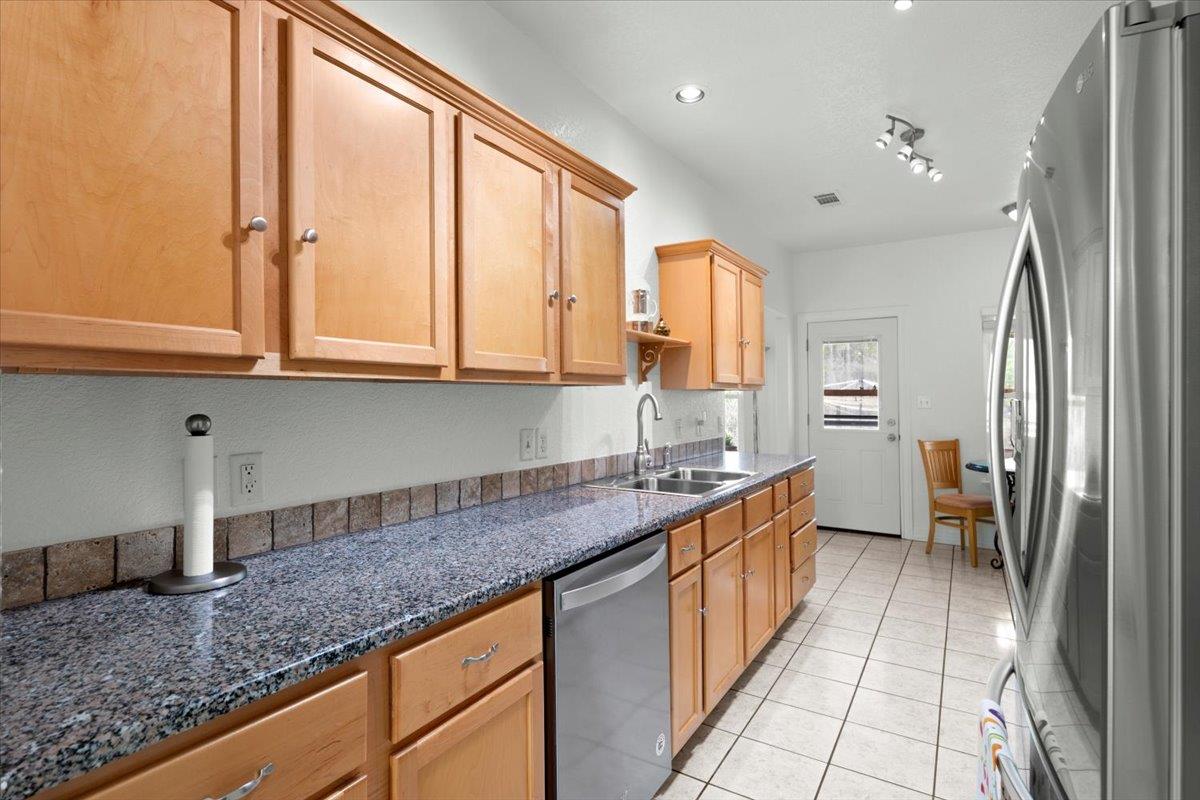 128 W Persimmon Dr, Marble Falls, TX 78654