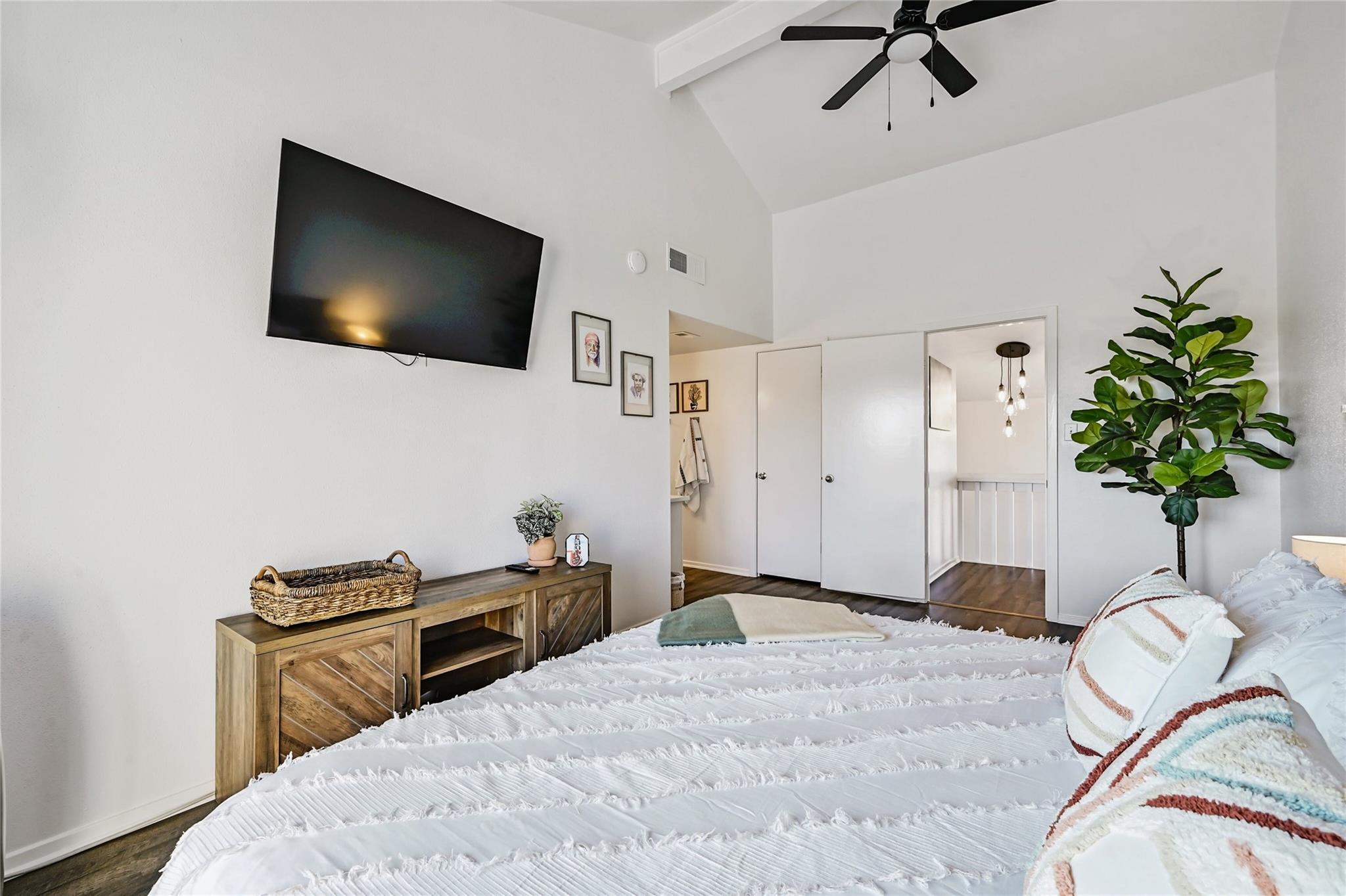 115 Comanche Pt, Point Venture, TX 78645