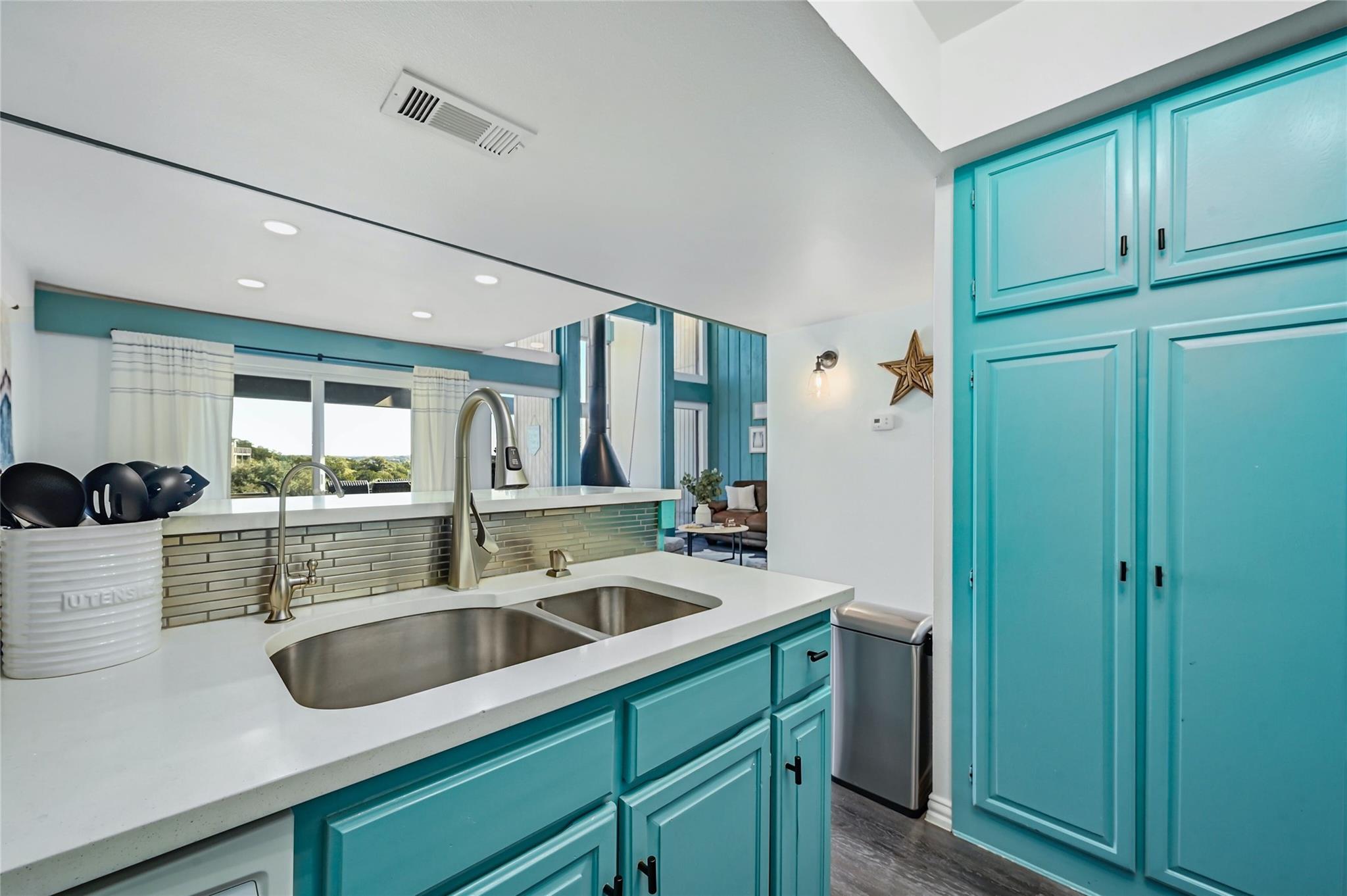 115 Comanche Pt, Point Venture, TX 78645