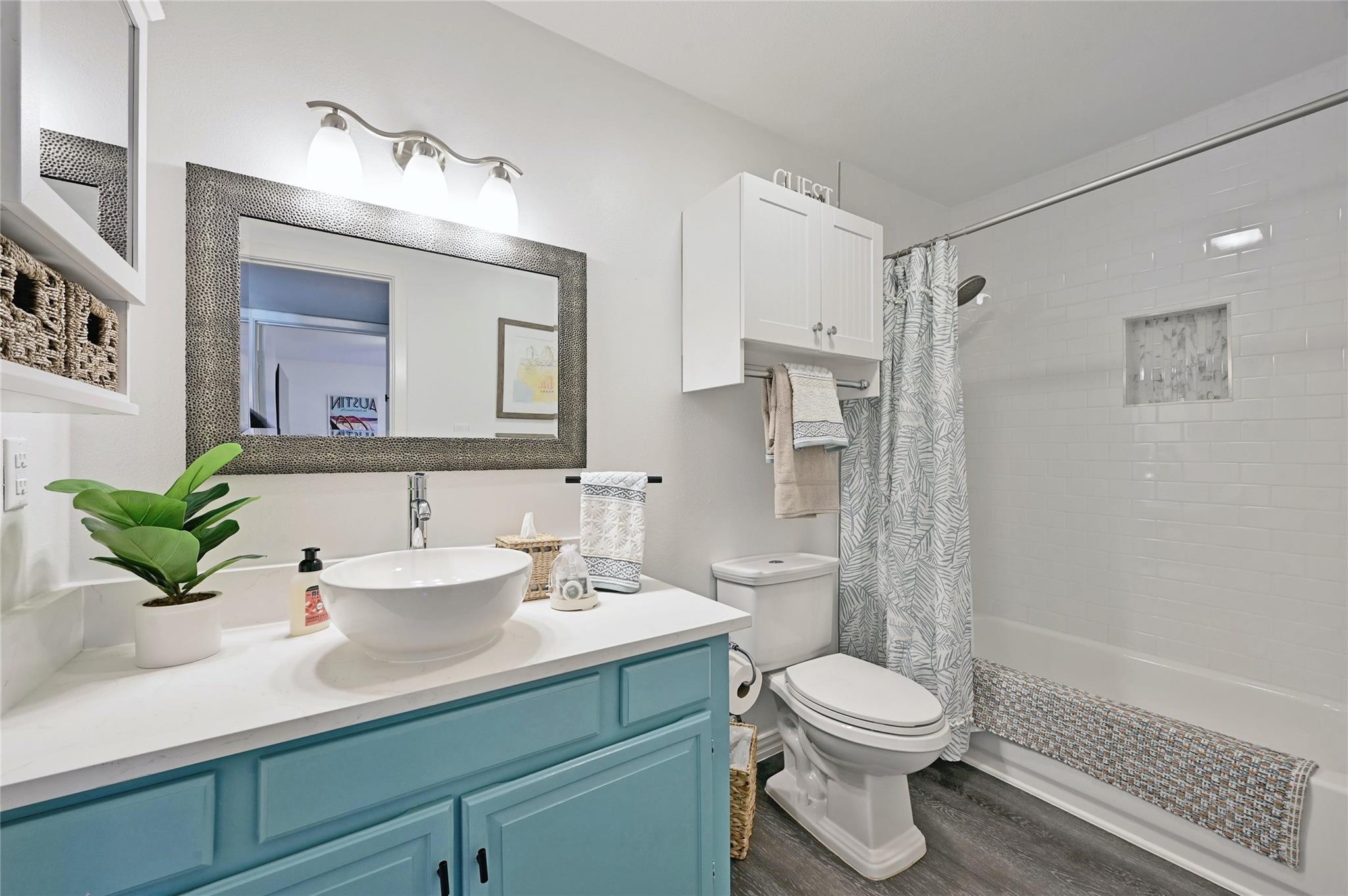 115 Comanche Pt, Point Venture, TX 78645