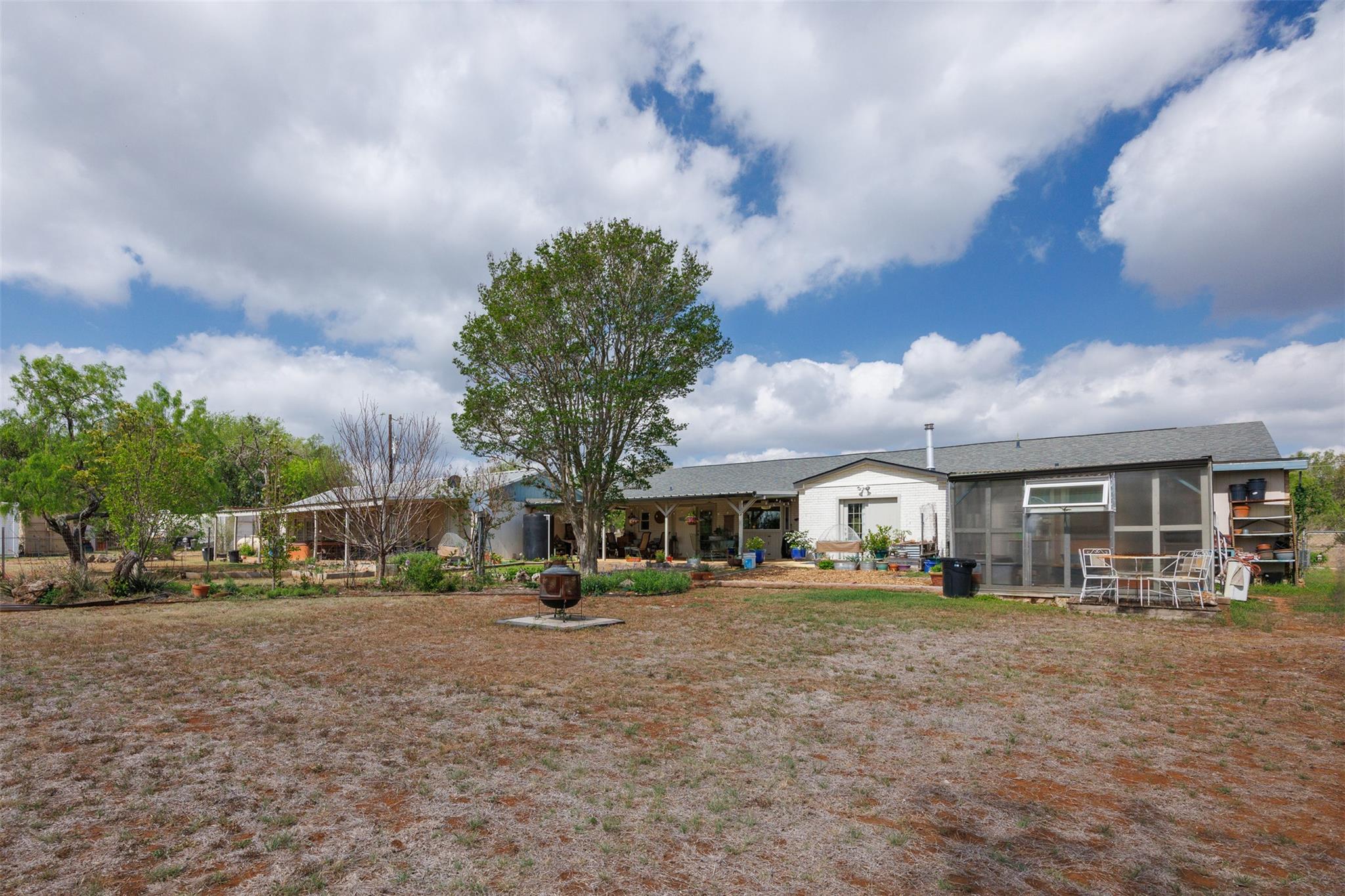 1120 Palomino Ln, San Marcos, TX 78666