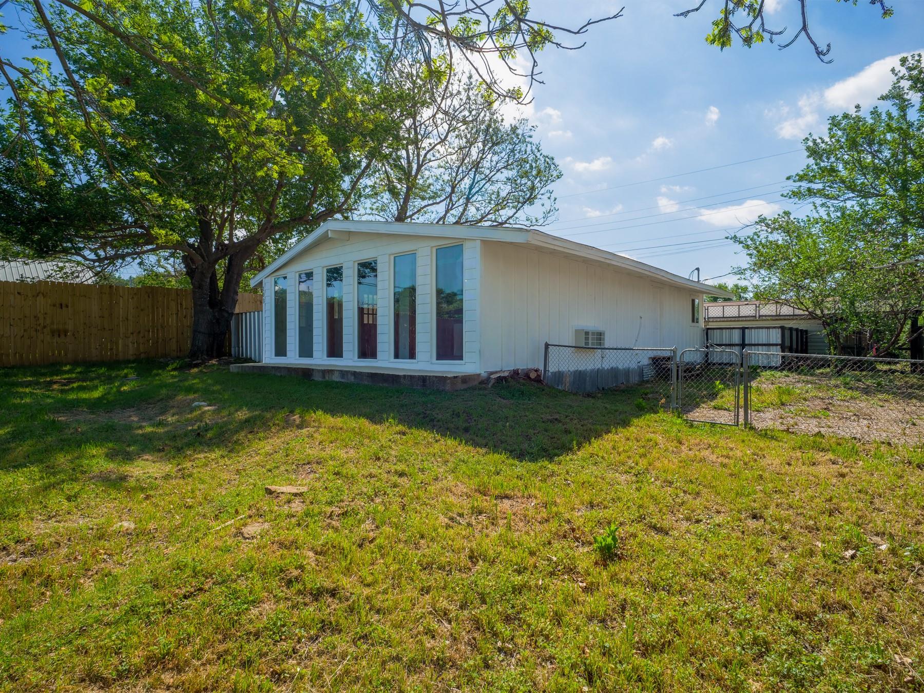 103 Chism St, Burnet, TX 78611