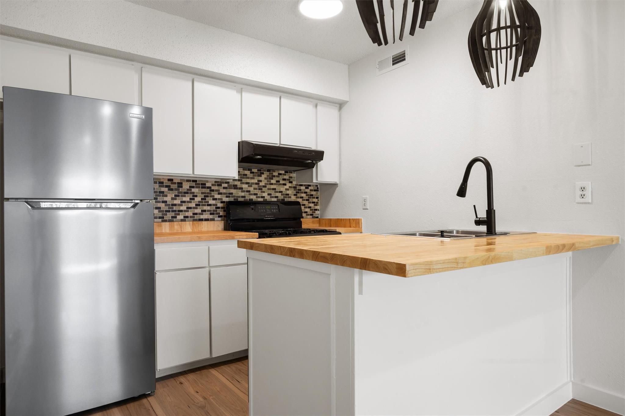 620 S 1st St # 116, Austin, TX 78704