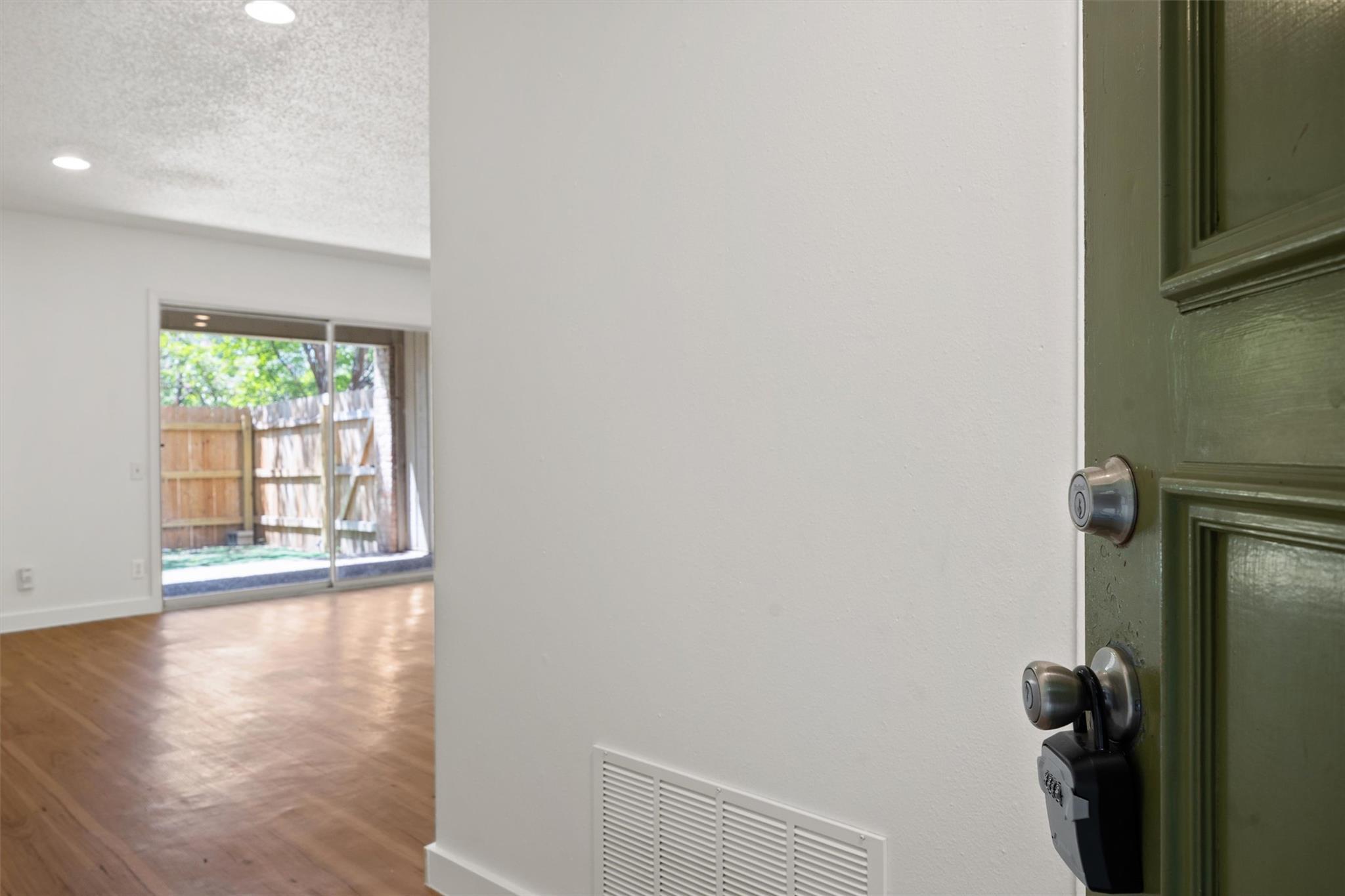 620 S 1st St # 116, Austin, TX 78704