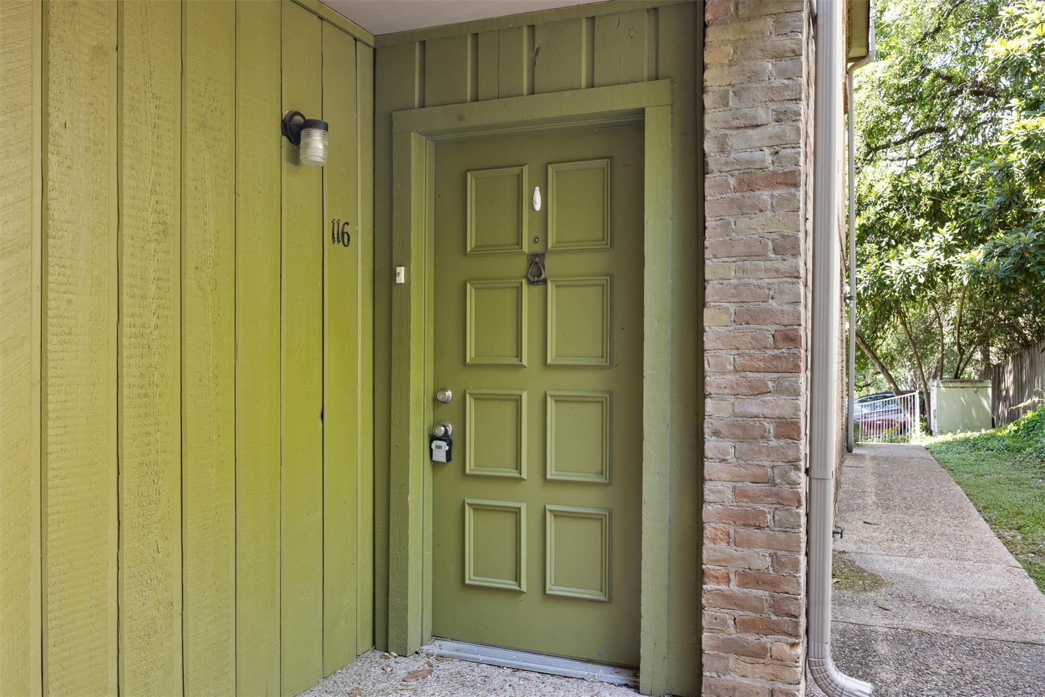 620 S 1st St # 116, Austin, TX 78704