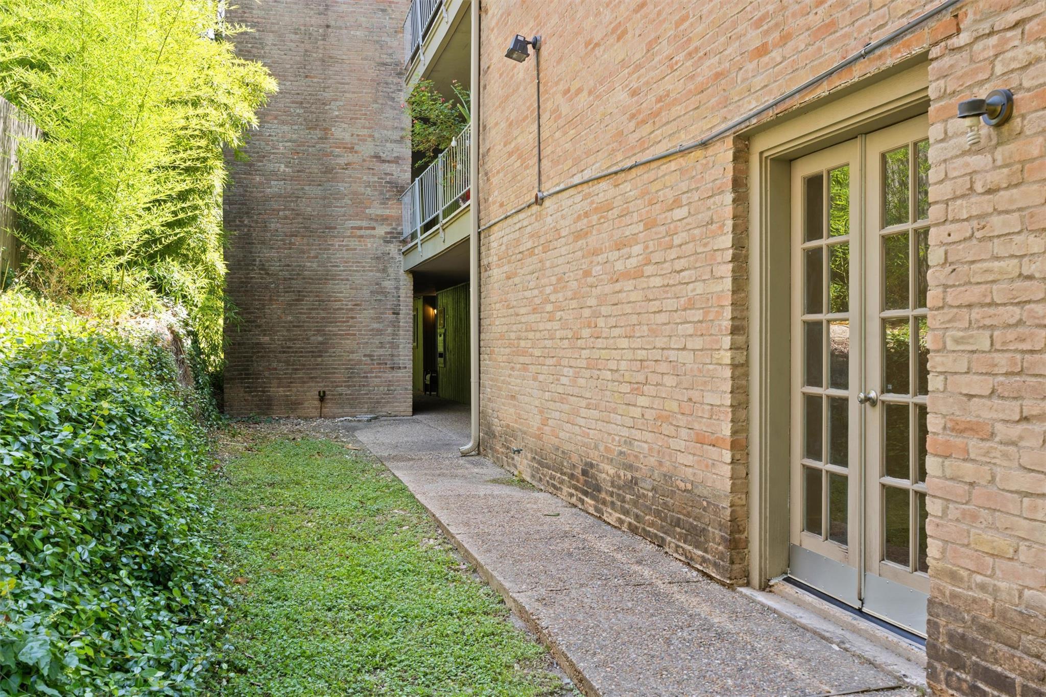 620 S 1st St # 116, Austin, TX 78704