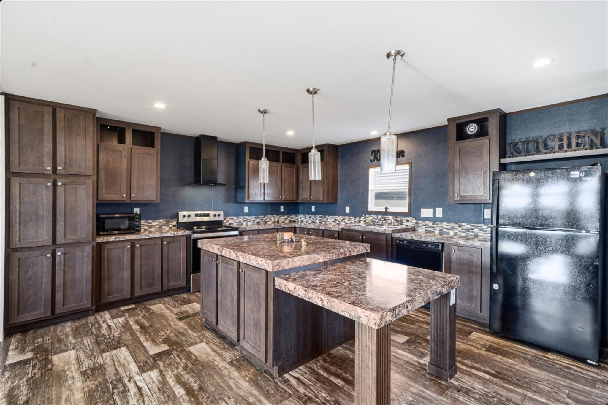 2493 County Road 464, Elgin, TX 78621