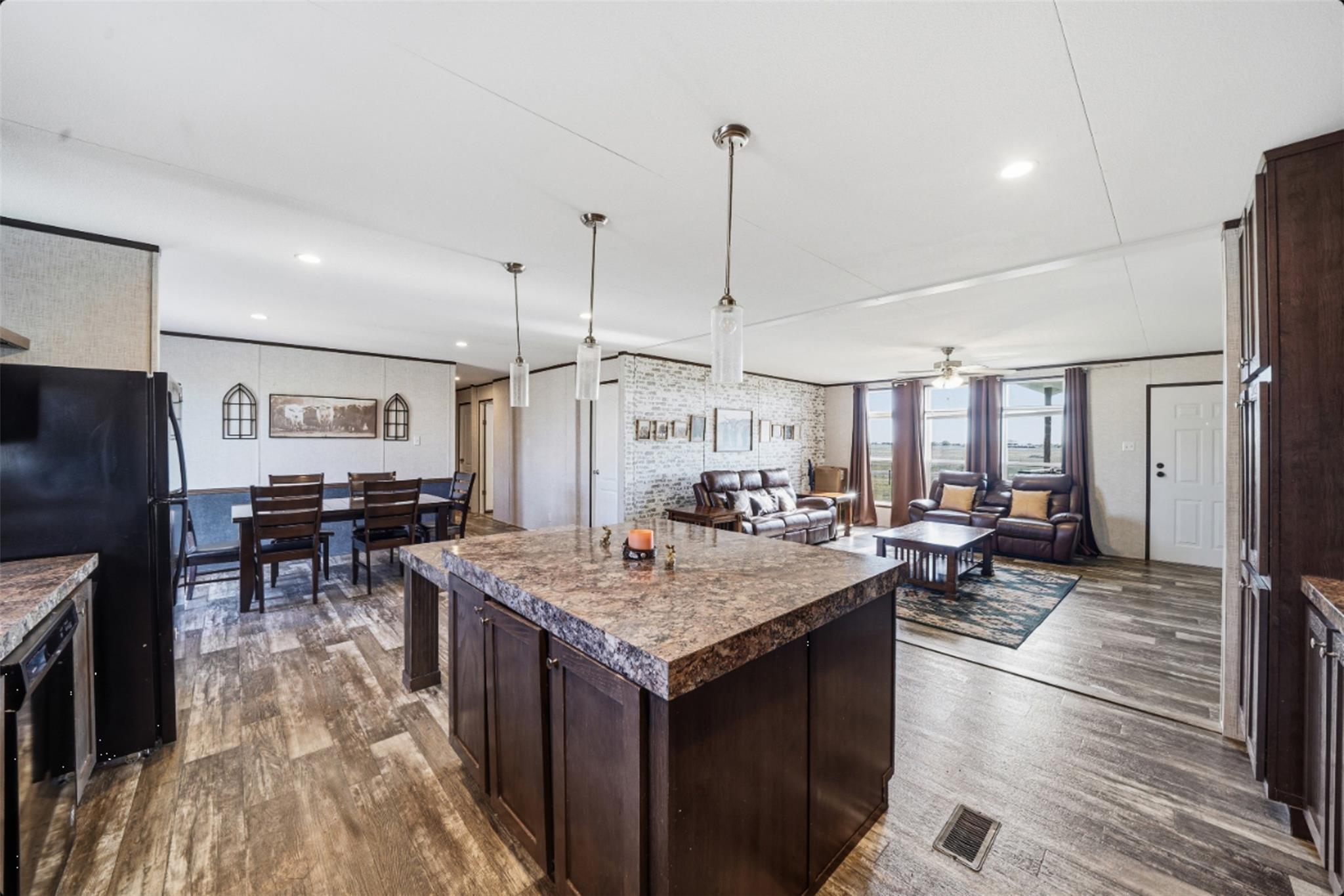 2493 County Road 464, Elgin, TX 78621