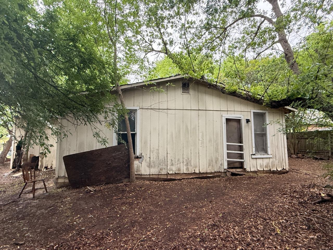 918 S Brazos St, Lockhart, TX 78644