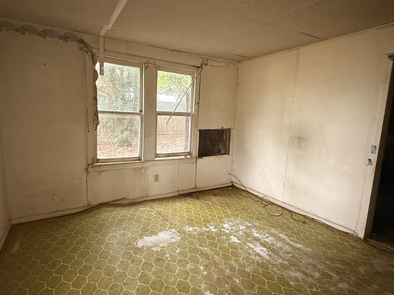 918 S Brazos St, Lockhart, TX 78644