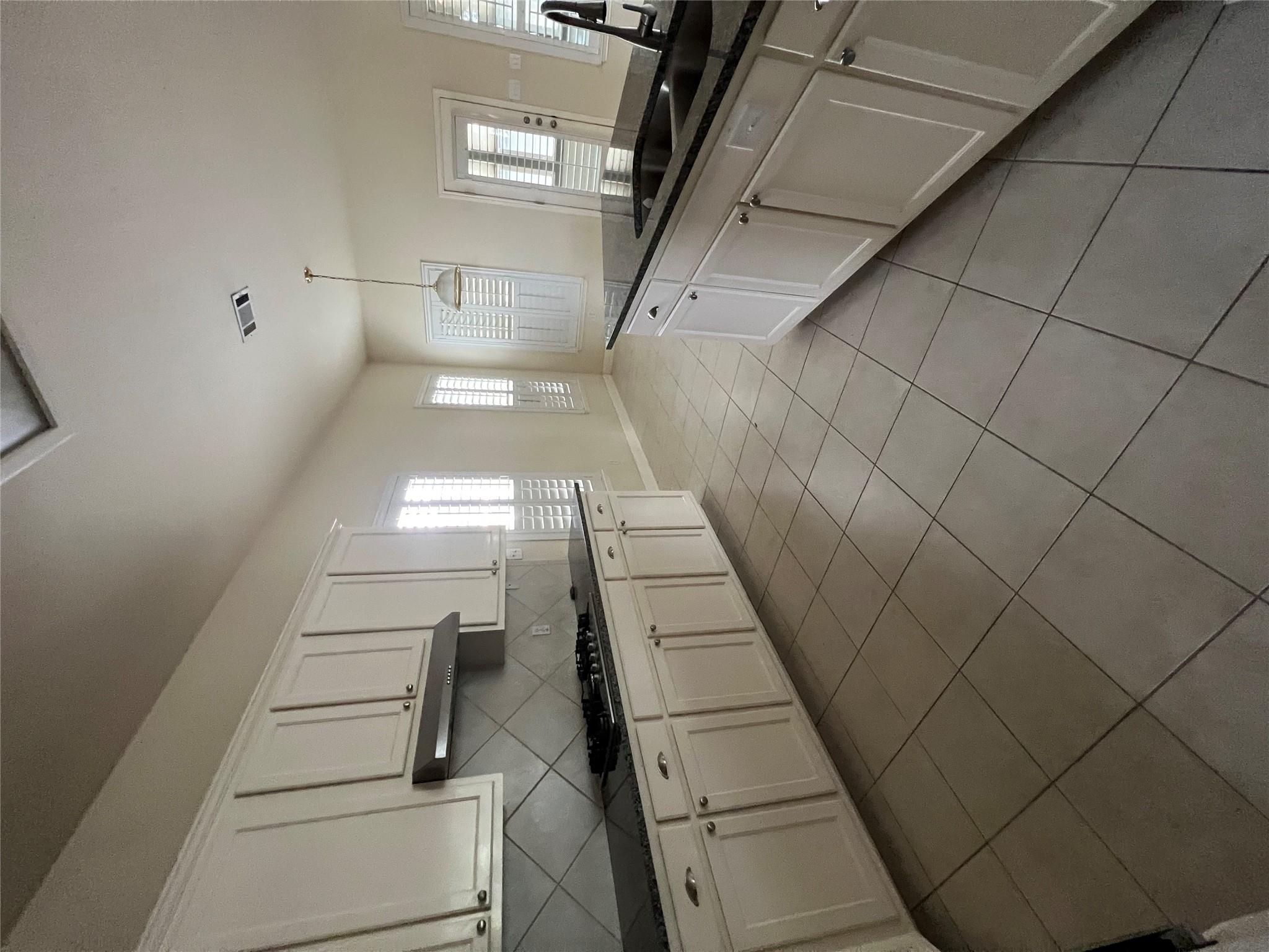 6126 Hartson, Kyle, TX 78640