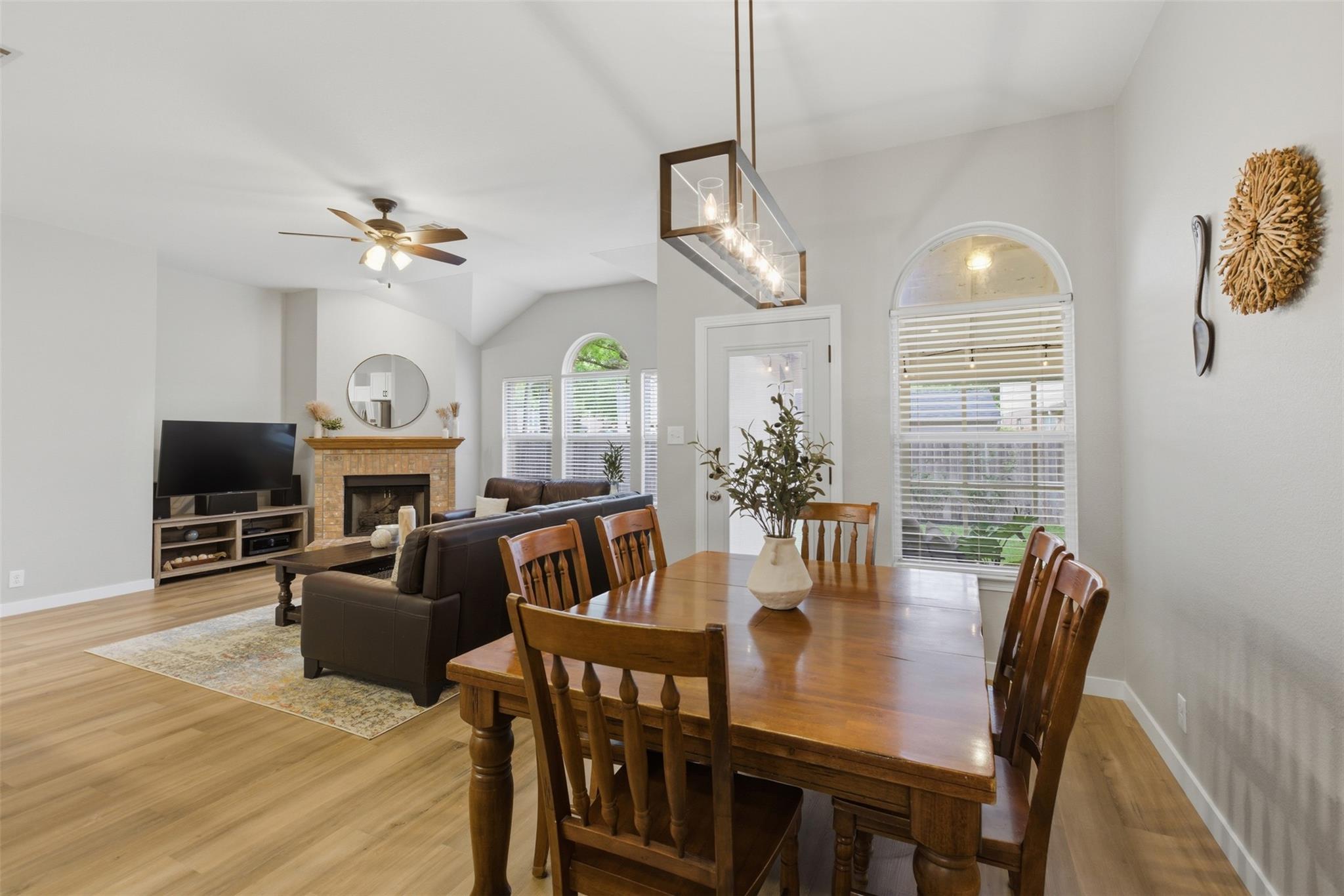 2100 Red Oak Cir, Round Rock, TX 78681