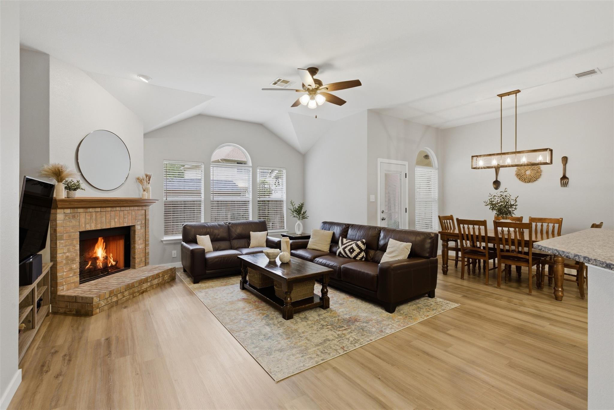 2100 Red Oak Cir, Round Rock, TX 78681