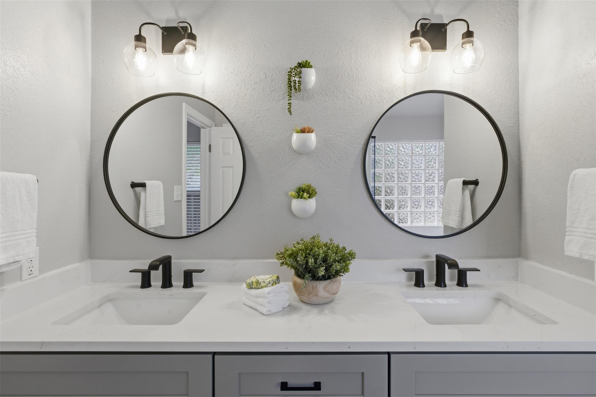 2100 Red Oak Cir, Round Rock, TX 78681