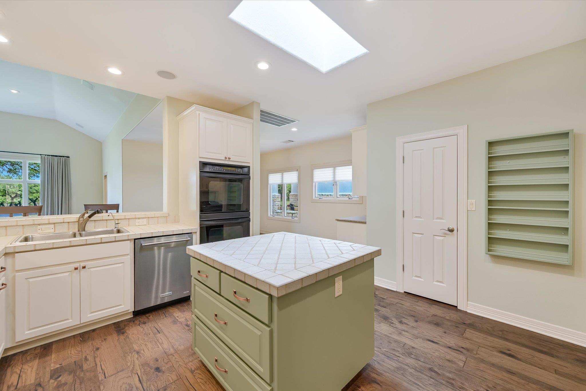 2300 FOUNDERS Cir, Spicewood, TX 78669