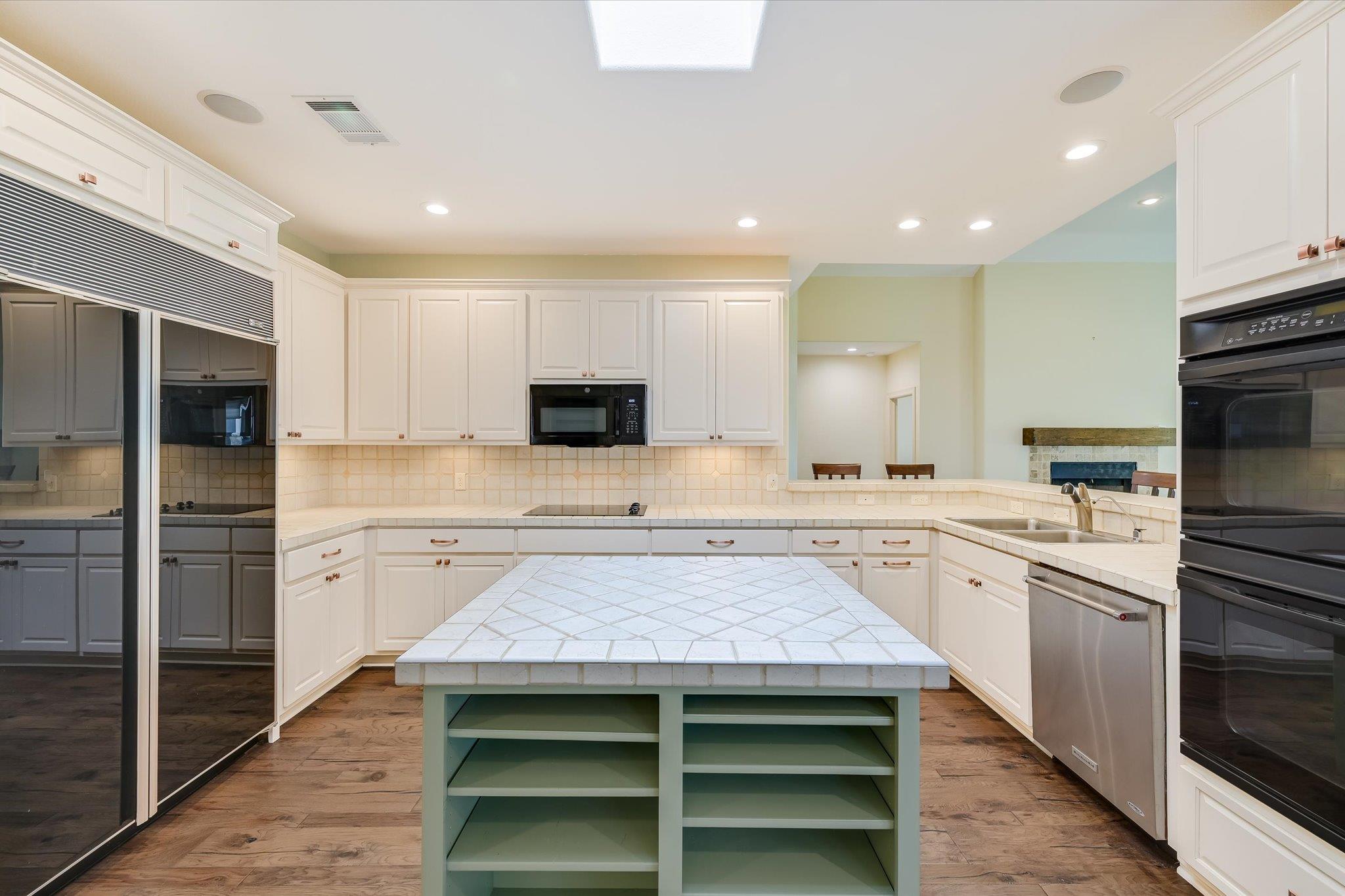 2300 FOUNDERS Cir, Spicewood, TX 78669