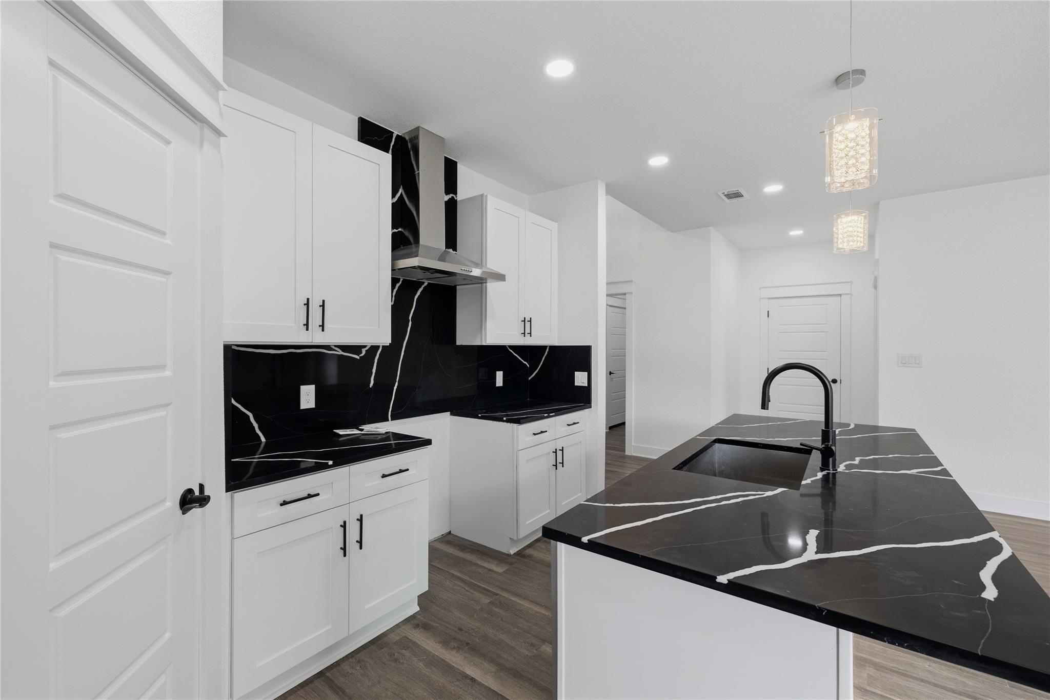 158 Lavanda Ln, Dale, TX 78616