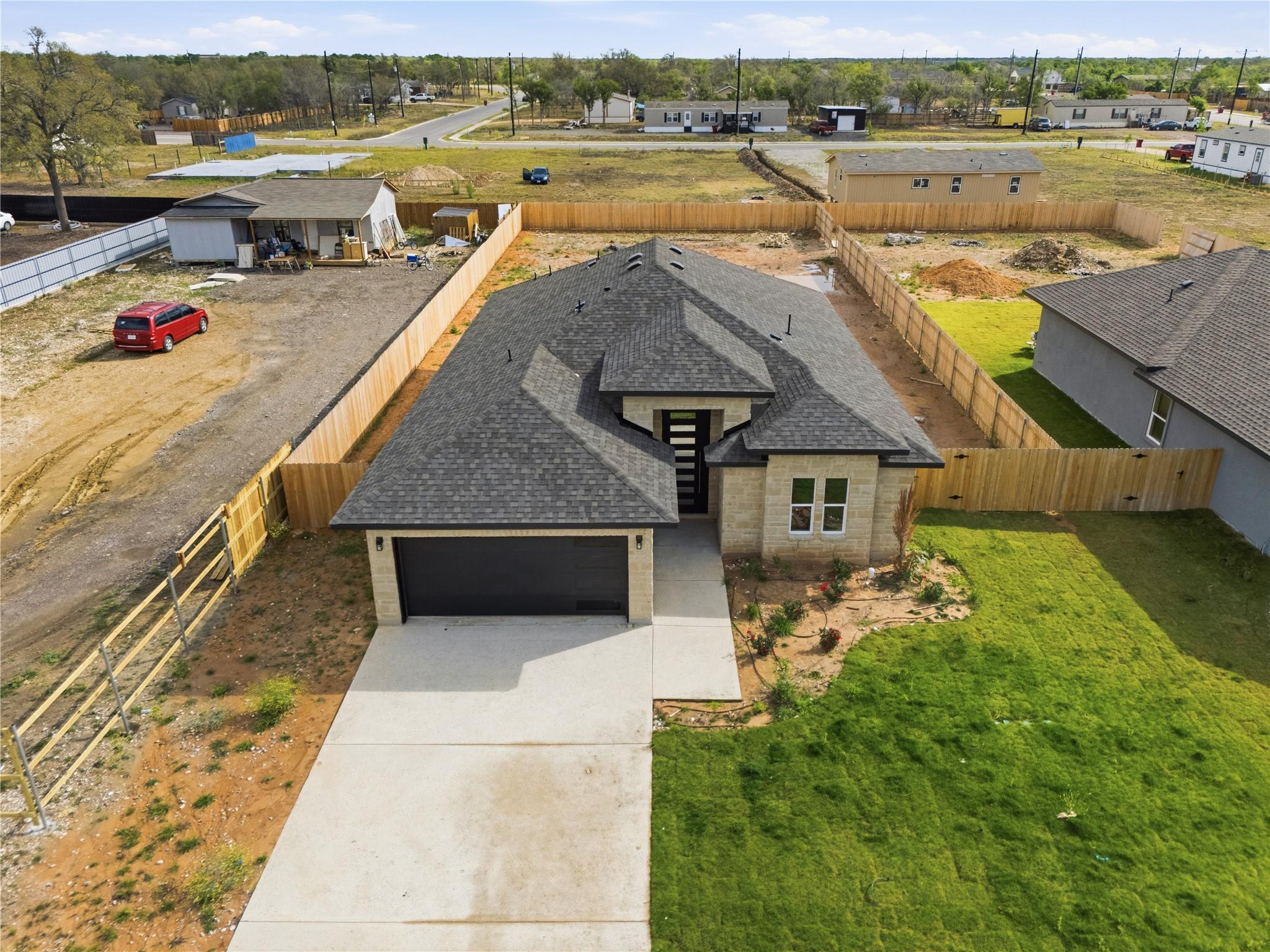158 Lavanda Ln, Dale, TX 78616