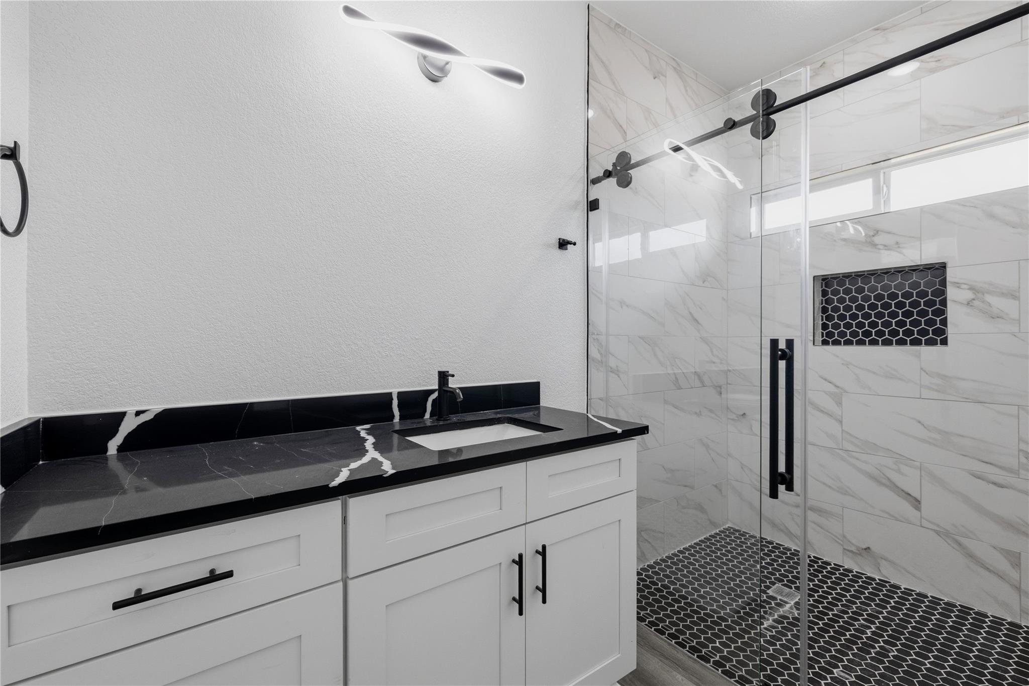 158 Lavanda Ln, Dale, TX 78616