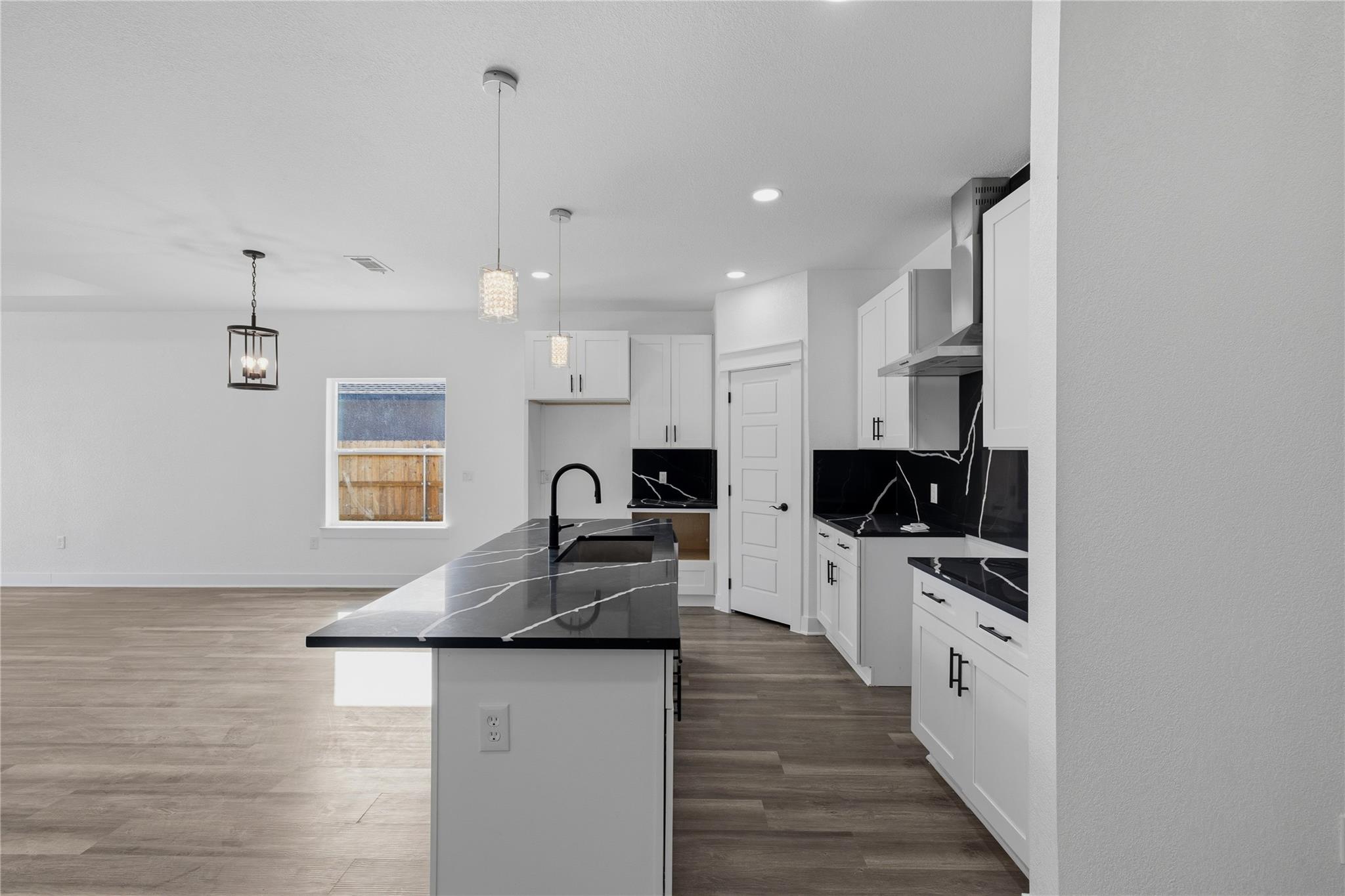 158 Lavanda Ln, Dale, TX 78616