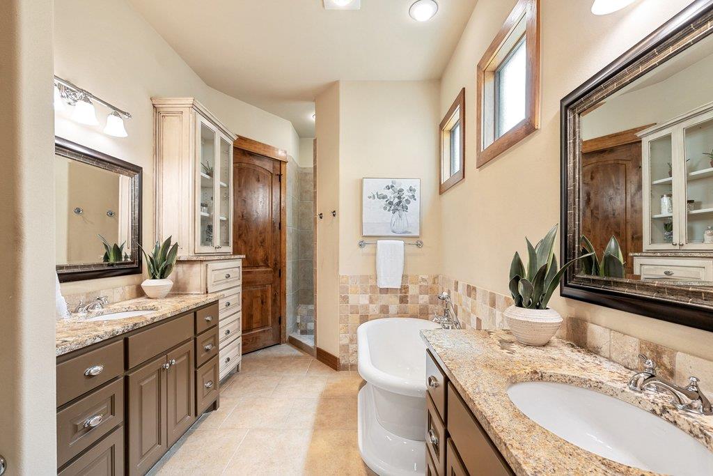 19 Chandon Ln, Lakeway, TX 78734