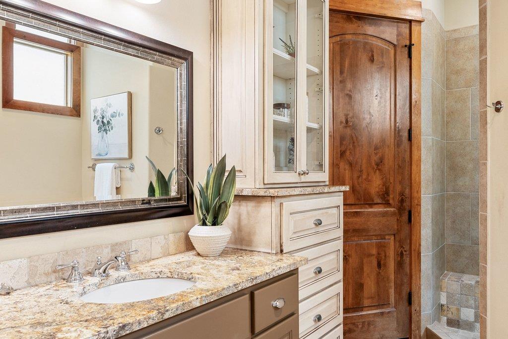 19 Chandon Ln, Lakeway, TX 78734