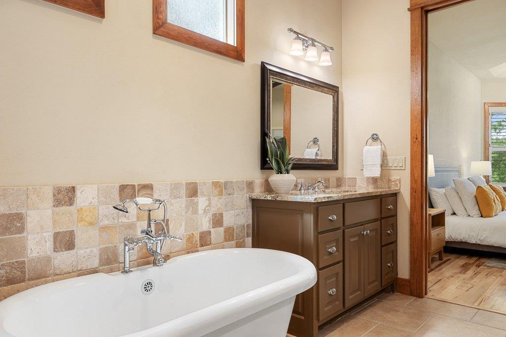 19 Chandon Ln, Lakeway, TX 78734