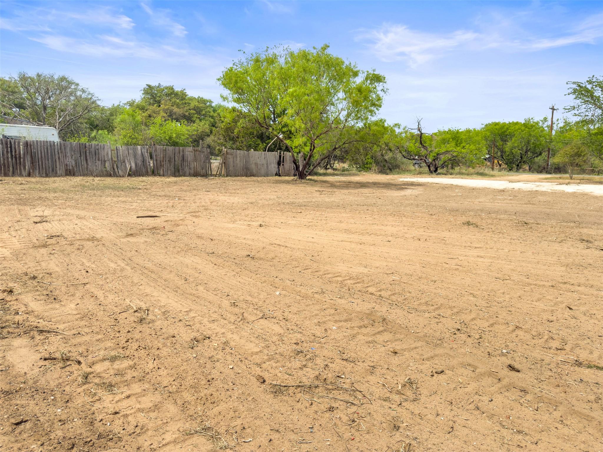 302 Seneca Dr, Burnet, TX 78611