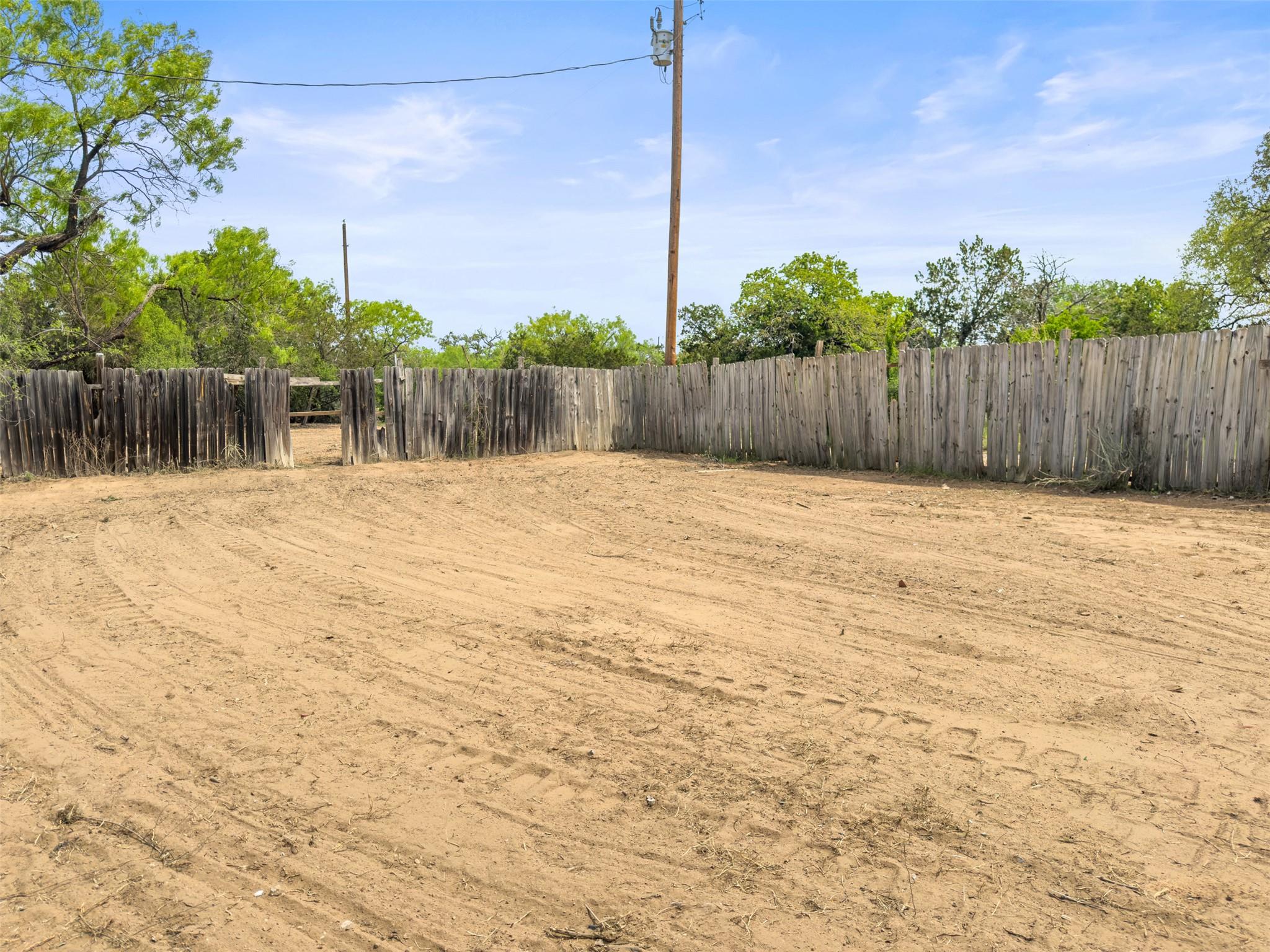 302 Seneca Dr, Burnet, TX 78611