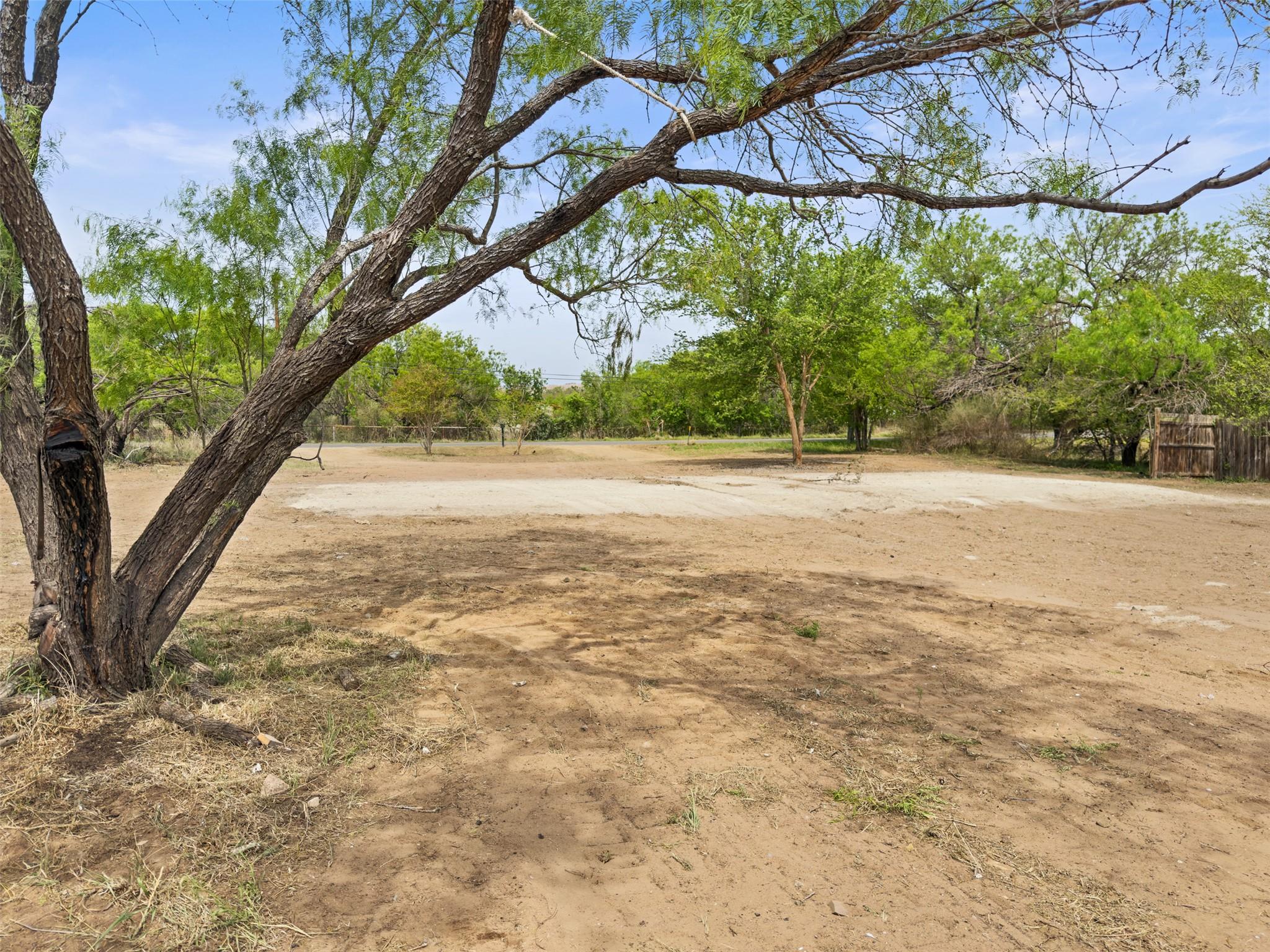 302 Seneca Dr, Burnet, TX 78611