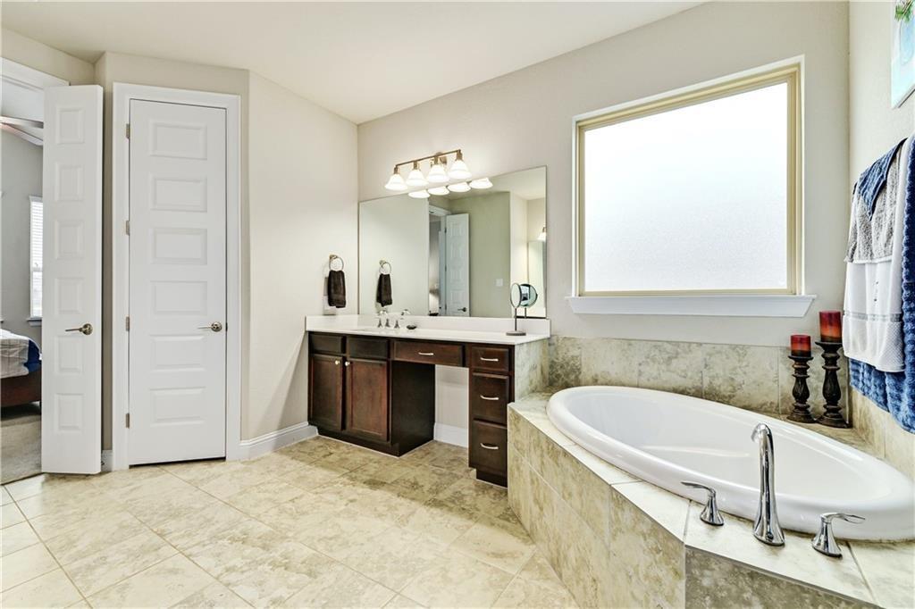 6825 Leonardo Dr, Round Rock, TX 78665