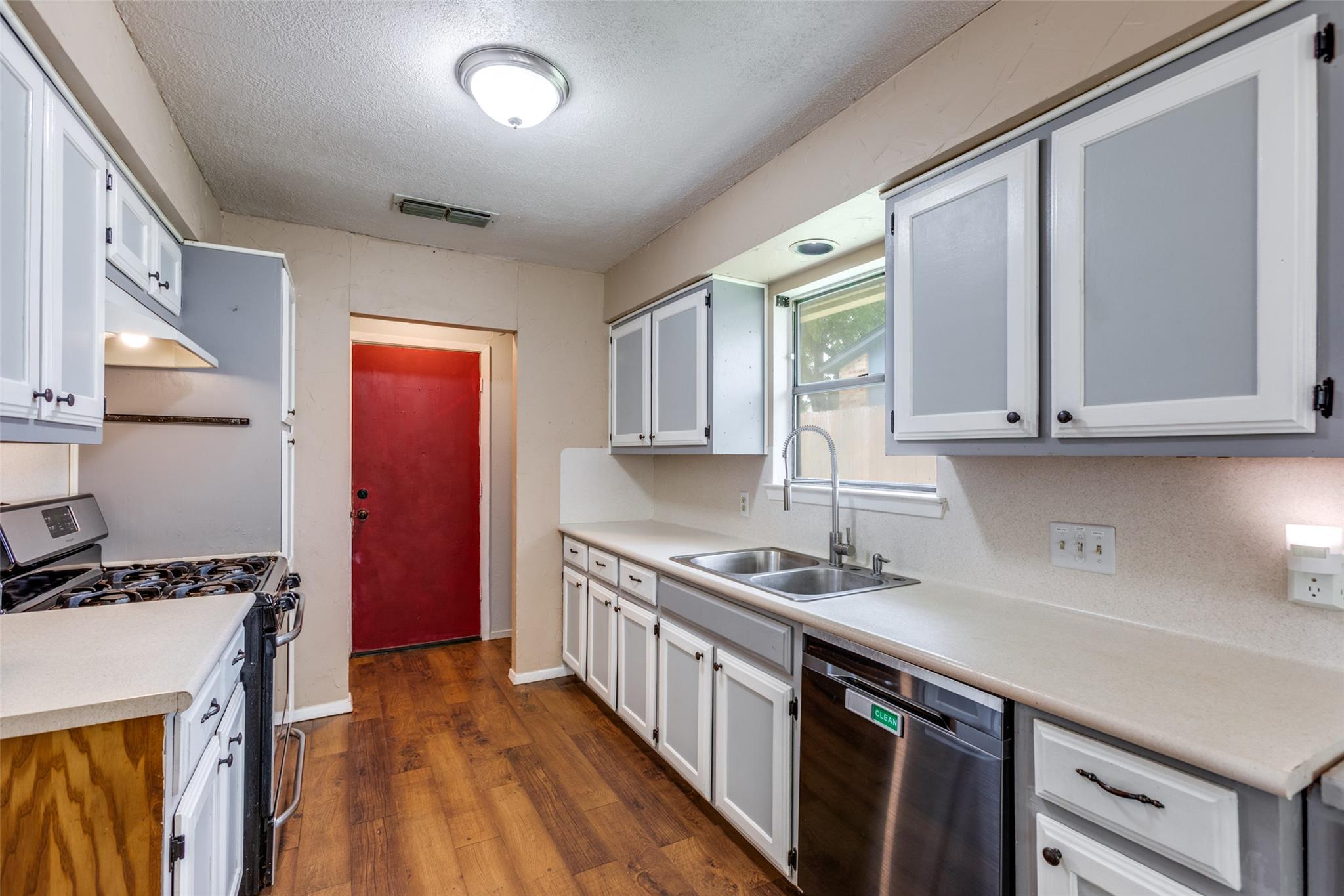 708 Greenwich Pl, Round Rock, TX 78664