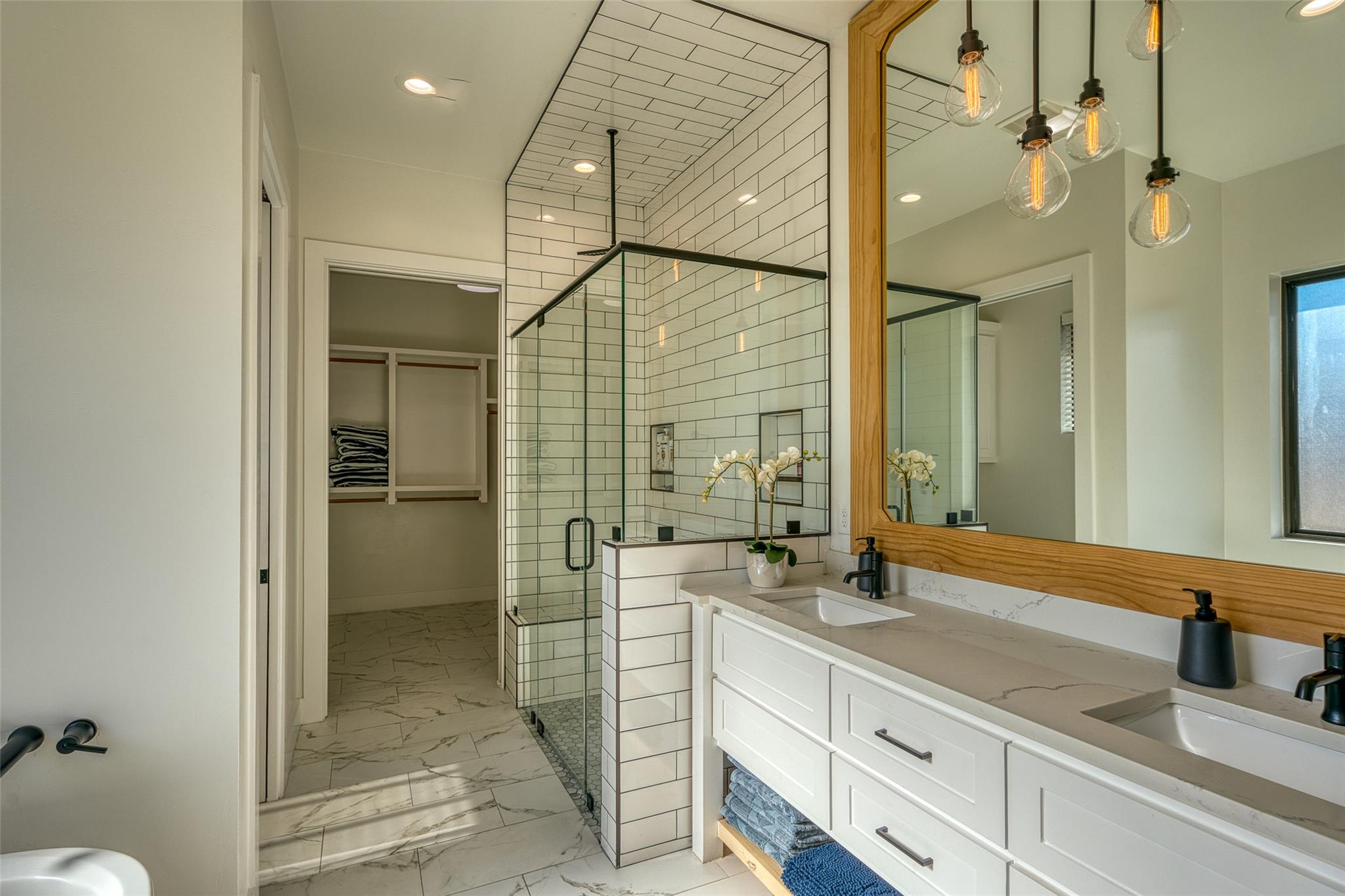 111 Florentine, Horseshoe Bay, TX 78657