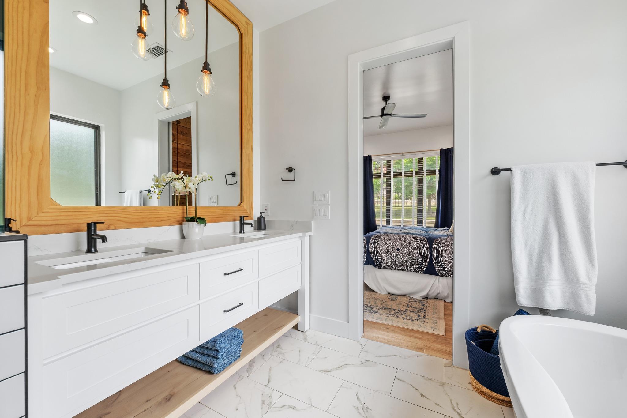 111 Florentine, Horseshoe Bay, TX 78657