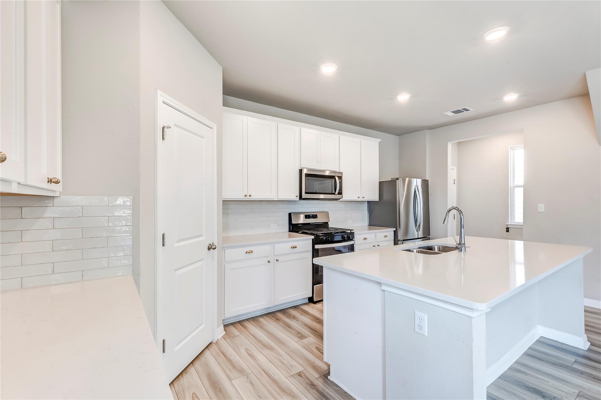 218 Glass Mountains Way, Dripping Springs, TX 78620