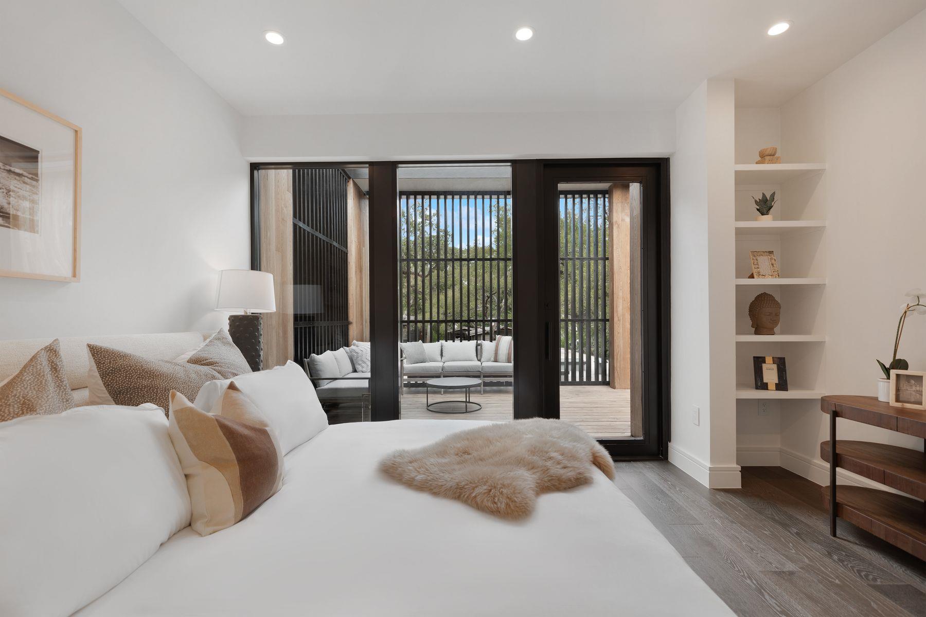 2407 W 10th St, Austin, TX 78703