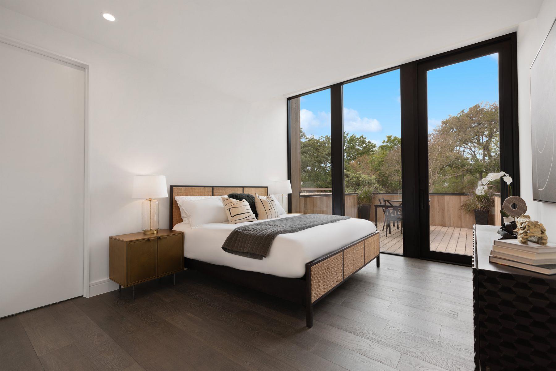 2407 W 10th St, Austin, TX 78703