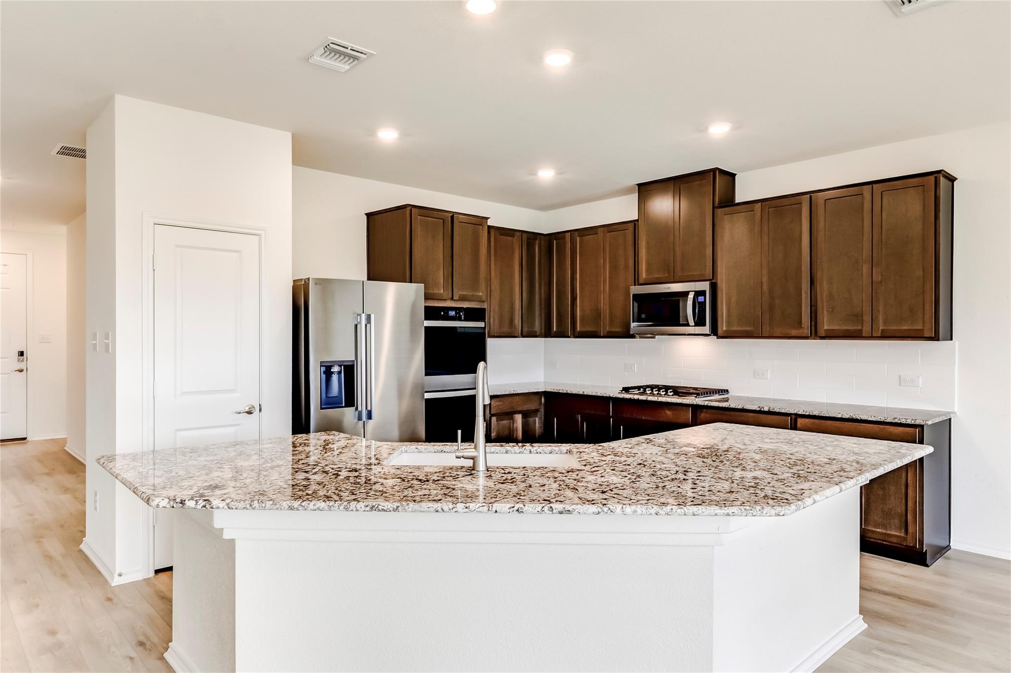 1717 River Plateau Dr, Leander, TX 78641