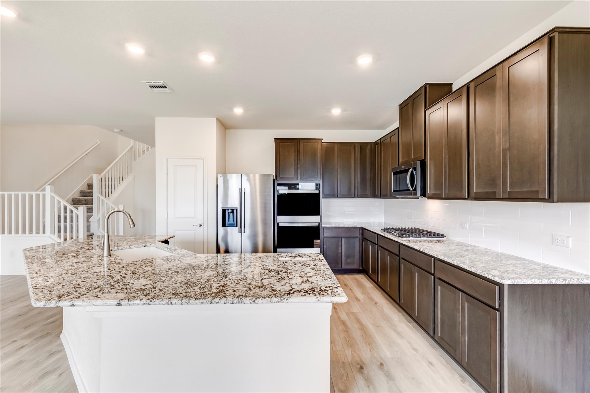 1717 River Plateau Dr, Leander, TX 78641