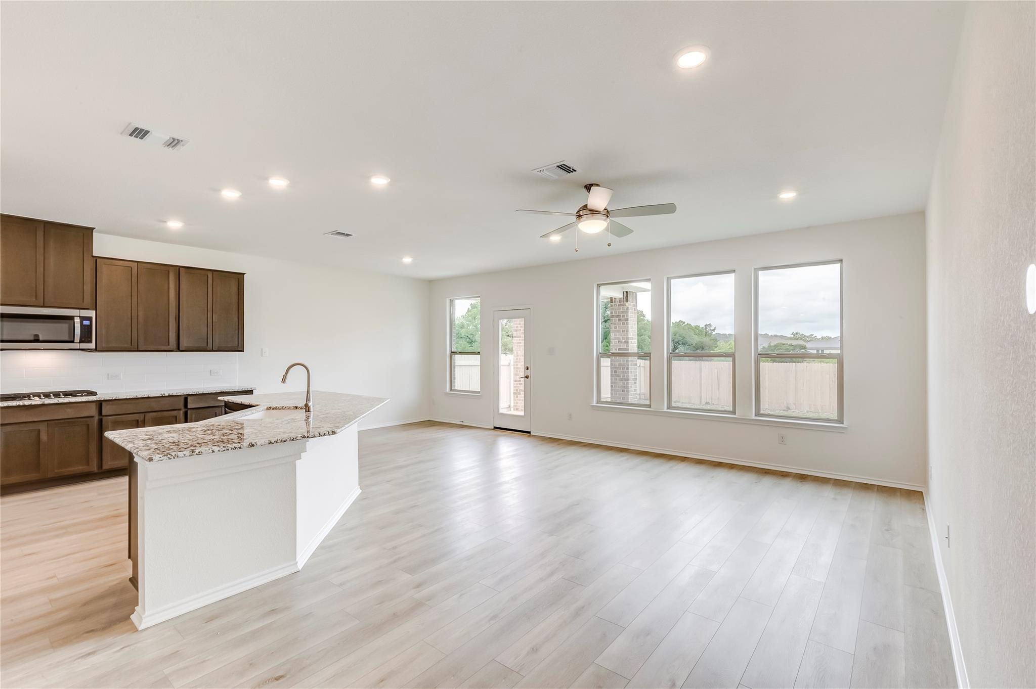 1717 River Plateau Dr, Leander, TX 78641