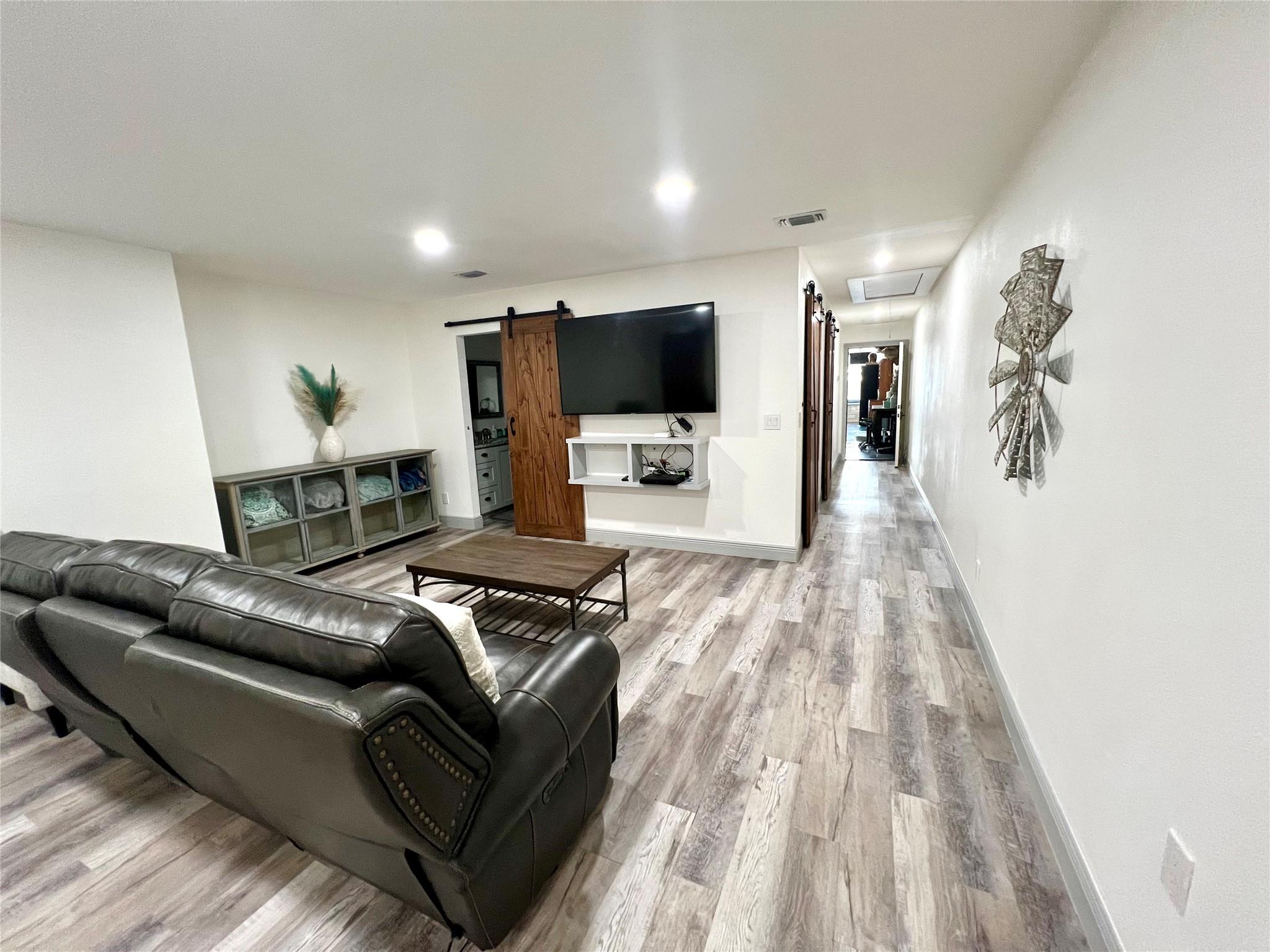 104 E Main St, Johnson City, TX 78636