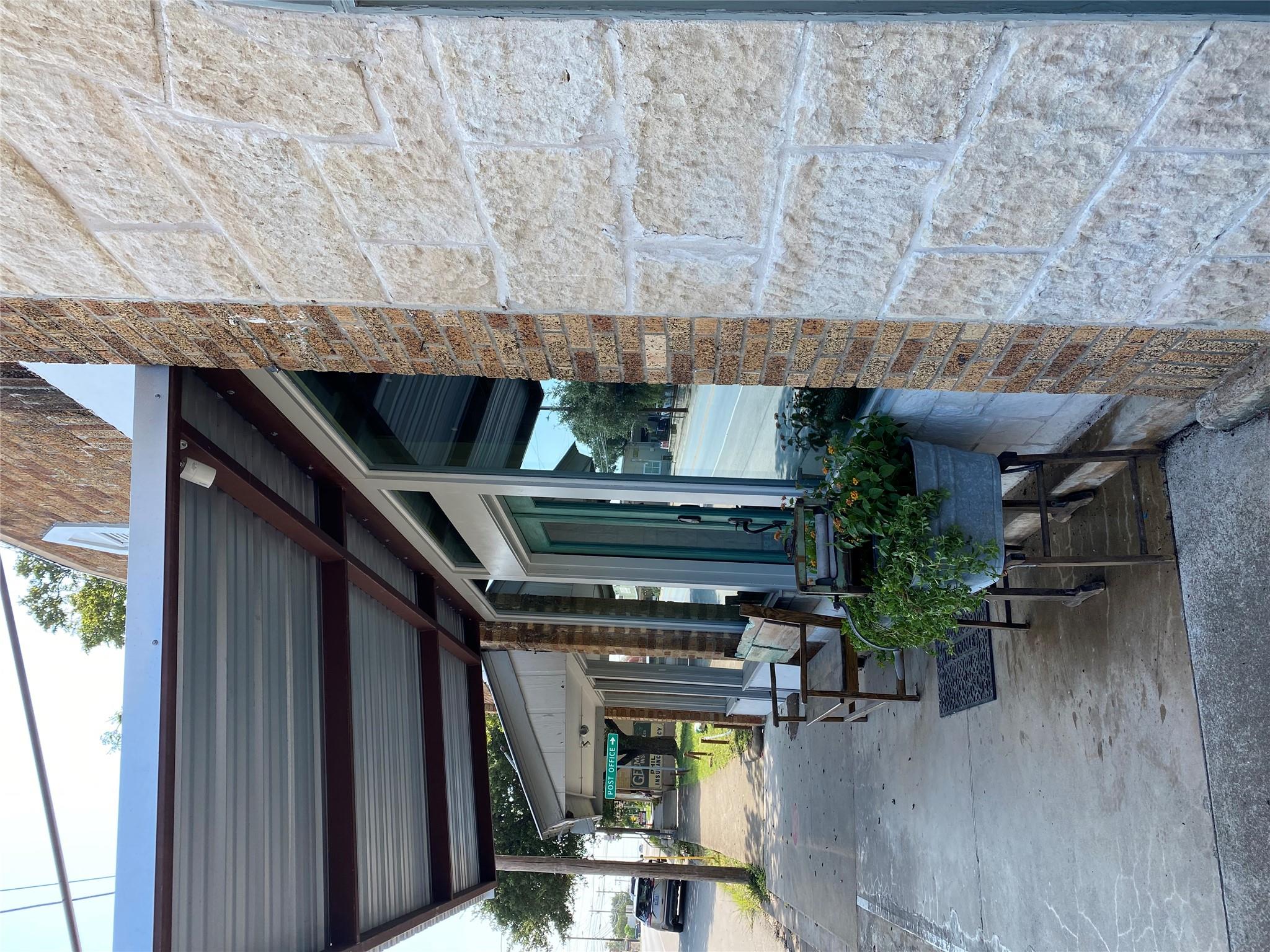 104 E Main St, Johnson City, TX 78636